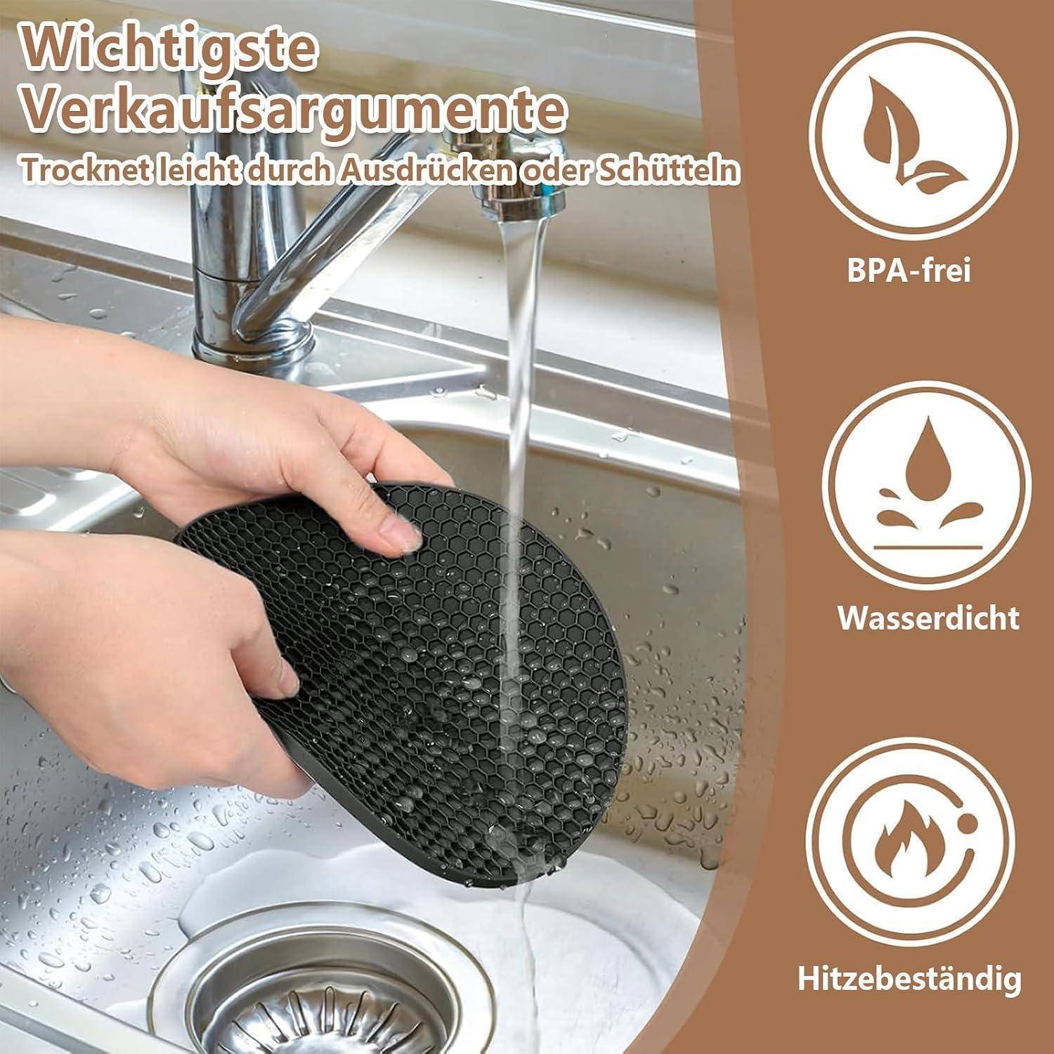 Hände waschen eine schwarze strukturierte Matte unter einem fließenden Wasserhahn; Deutscher Text bewirbt wichtige Verkaufsargumente: BPA-frei, wasserdicht, hitzebeständig und leicht zu trocknen.