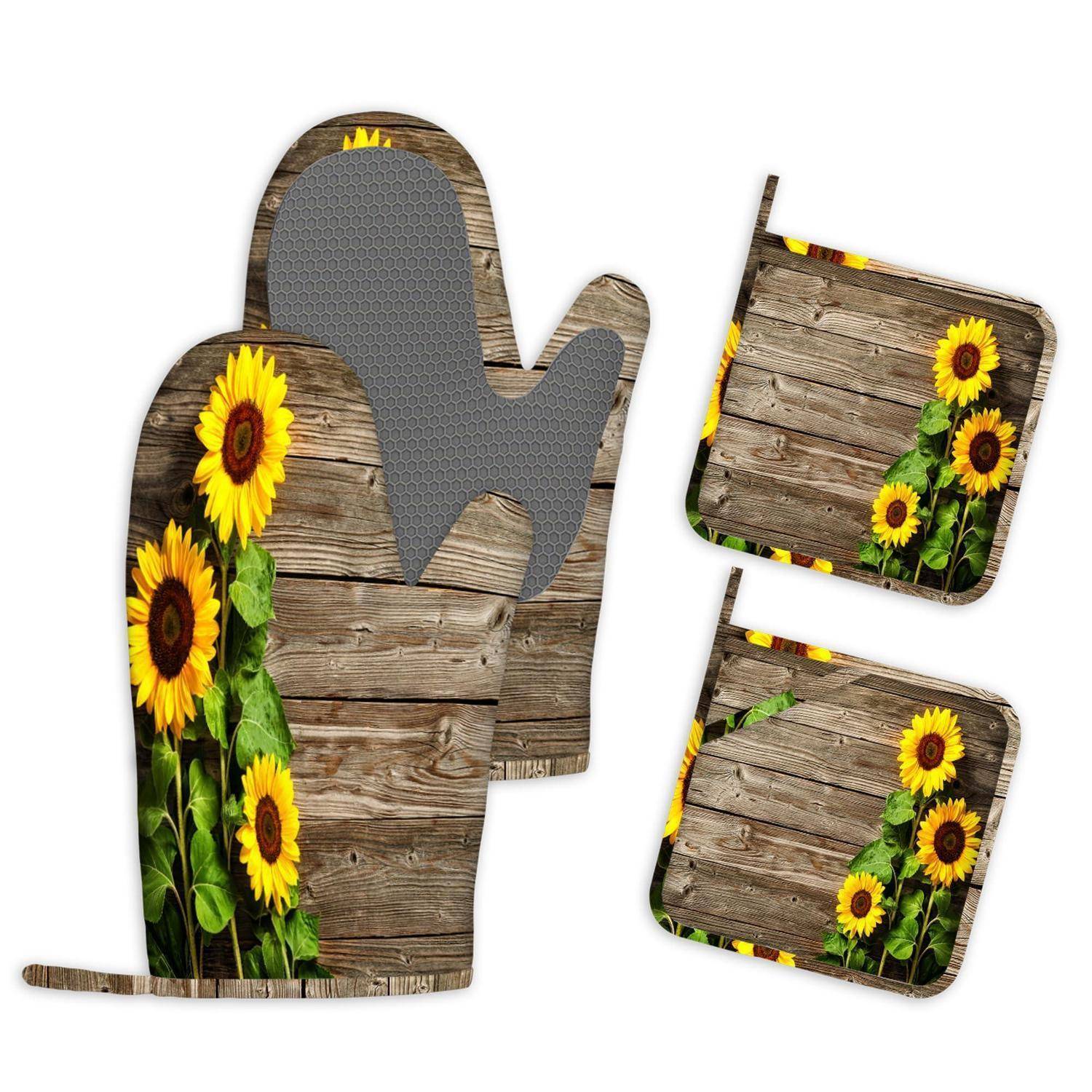 Sonnenblumen-gemusterter Ofenhandschuh und zwei passende Topflappen auf weißem Hintergrund, mit rustikalem Holz und Blumendruck.