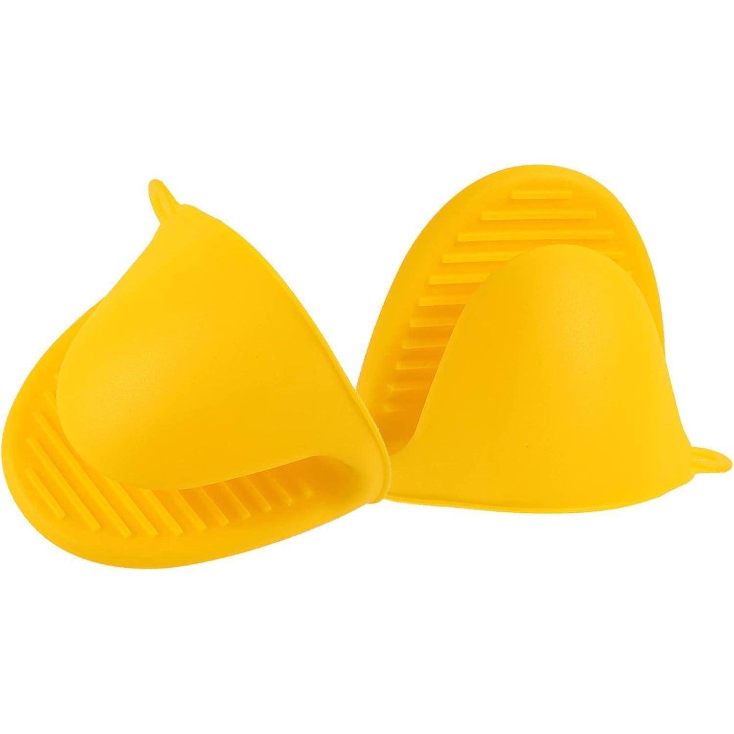 Zwei gelbe Silikon-Ofenhandschuhe/Topflappen auf weißem Hintergrund, nebeneinander angezeigt.