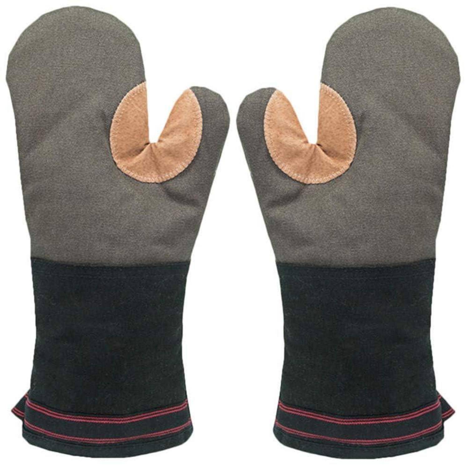 Paar isolierte grau-schwarze Handschuhe mit beigen Daumenstücken und rot gestreiften Manschetten, nebeneinander auf weißem Hintergrund gezeigt.