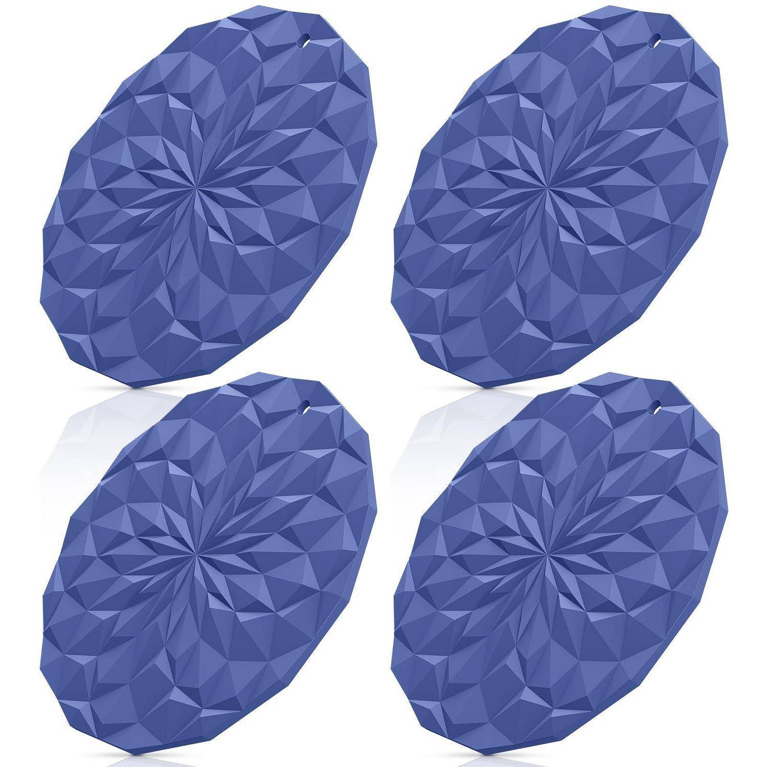 Vier blaue facettierte ovale Edelsteine oder Gemmen, die in einem 2x2-Gitter auf weißem Hintergrund angeordnet sind.