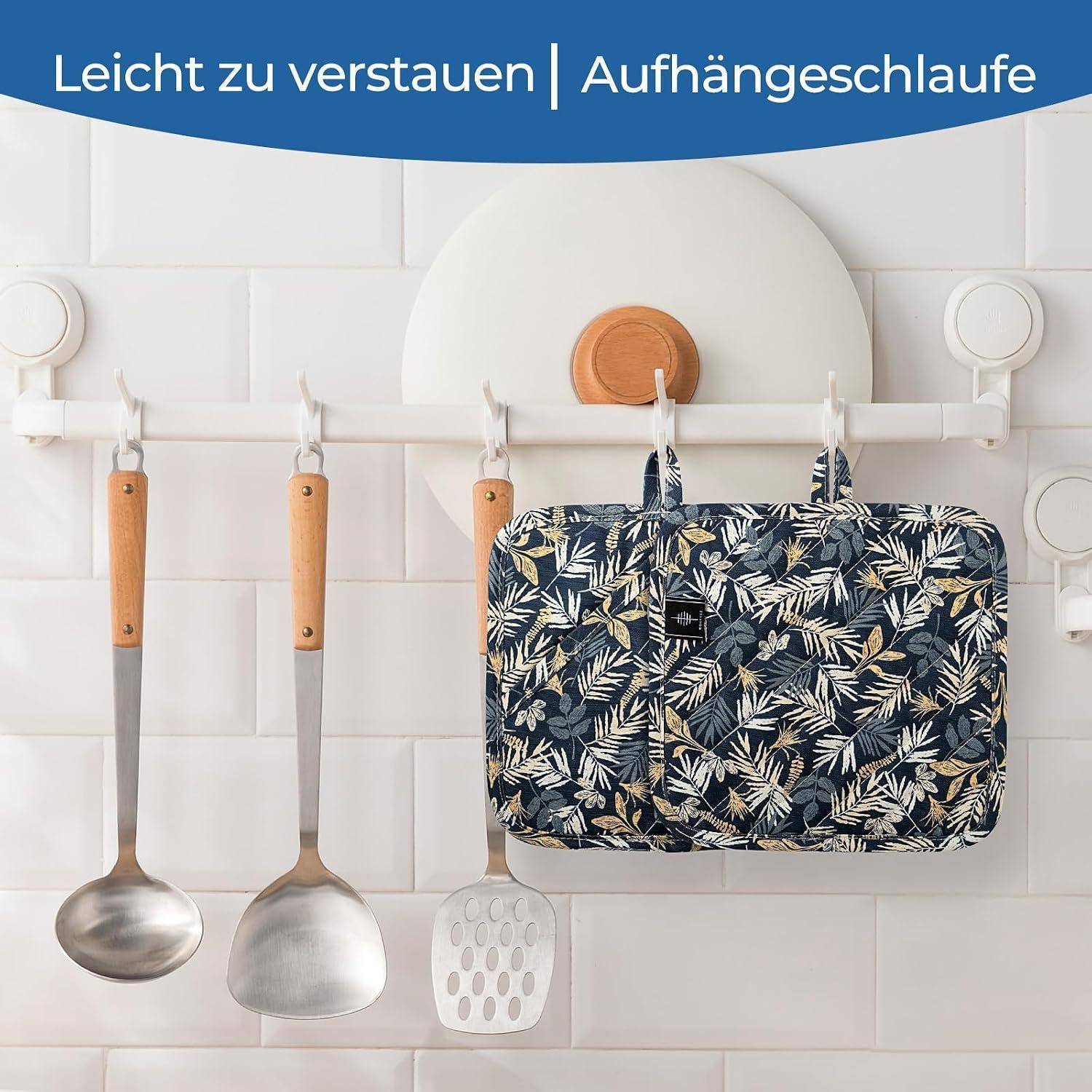Küchenuntensilien-Ständer mit Aufhängeschlaufen, der Schöpfkellen, einen Spatel und einen gemusterten Topflappen unter dem Text 'Leicht zu verstauen | Aufhängeschlaufe' hält.