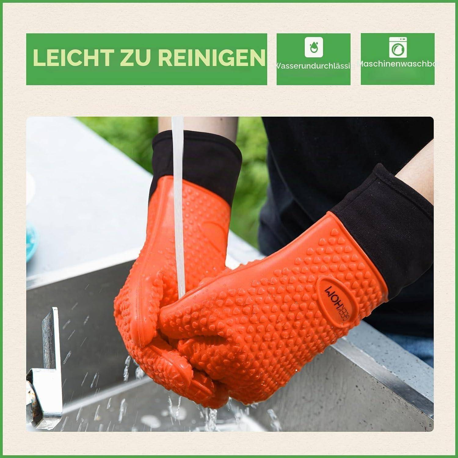 Person spült orange Gummihandschuhe unter fließendem Wasser ab und demonstriert damit, dass sie leicht zu reinigen und wasserdicht sind.