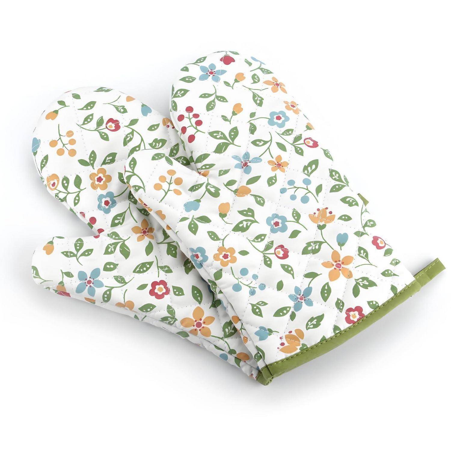 Paar Ofenhandschuhe mit Blumenmuster auf weißem Hintergrund, mit grünem Rand und Aufhängeschleife.