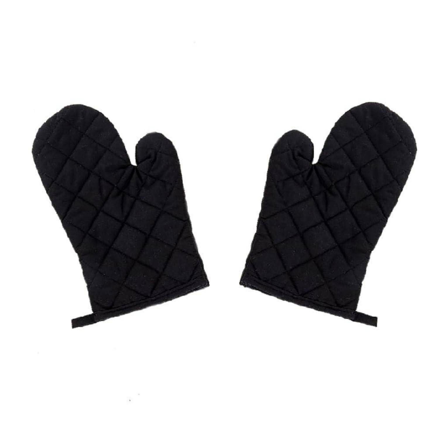 Paar schwarze gesteppte Ofenhandschuhe nebeneinander auf weißem Hintergrund angezeigt.