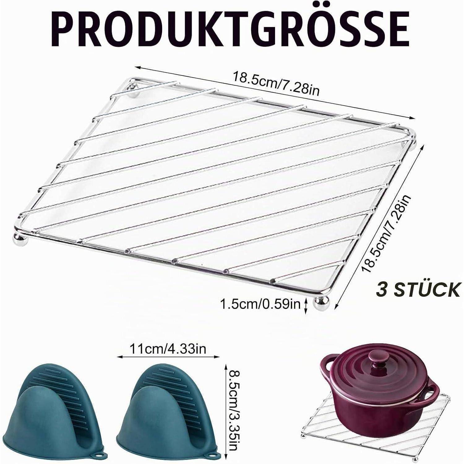 Produktgrößendiagramm mit einem Drahtgitterregal mit Maßen von 18,5 cm Quadrat und 1,5 cm Höhe, mit 3 beiliegenden hitzebeständigen Topflappen und einem Topf auf dem Gitterregal.