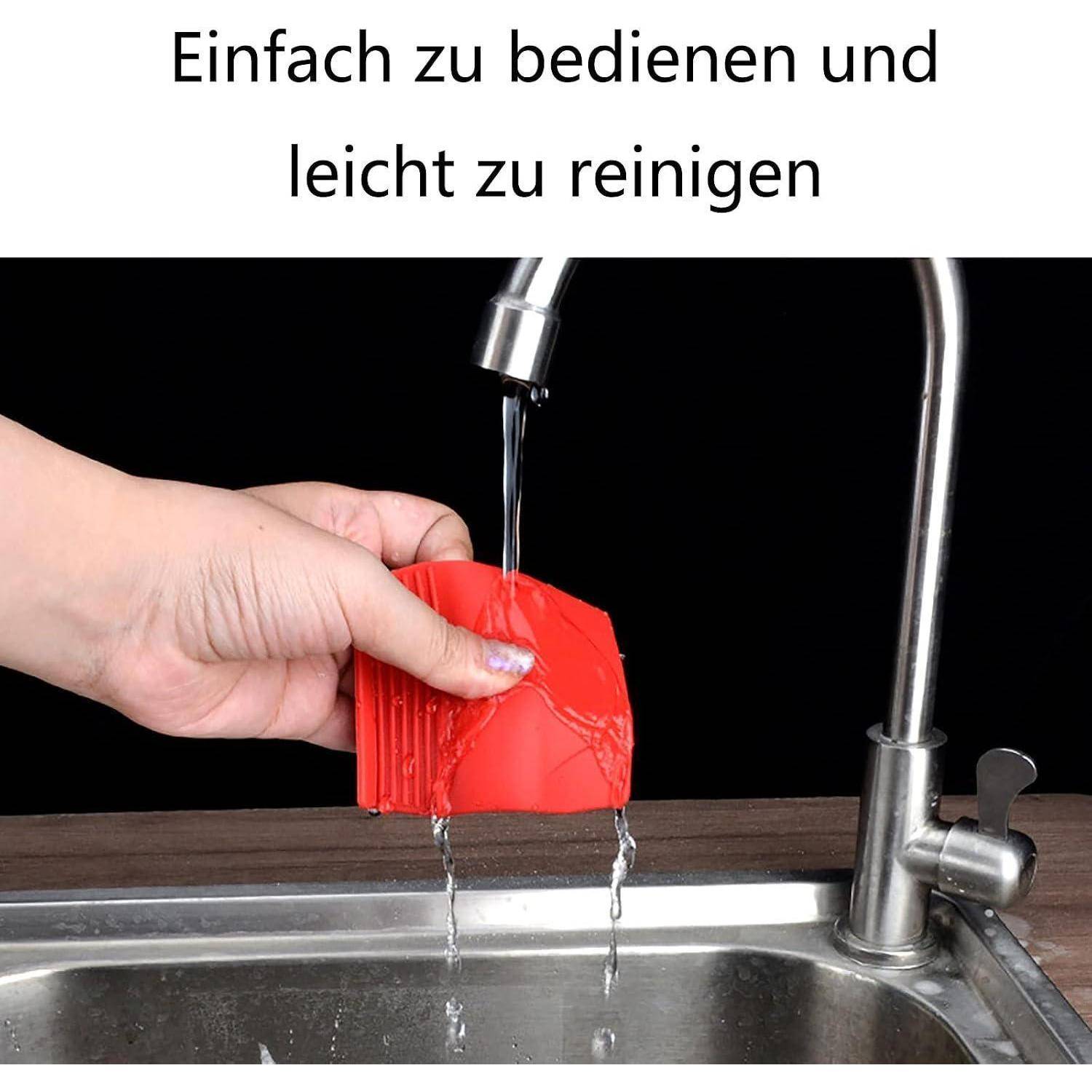 Eine Hand spült einen roten Reinigungsschwamm unter einem Küchenwasserhahn; deutscher Text sagt „Einfach zu bedienen und leicht zu reinigen