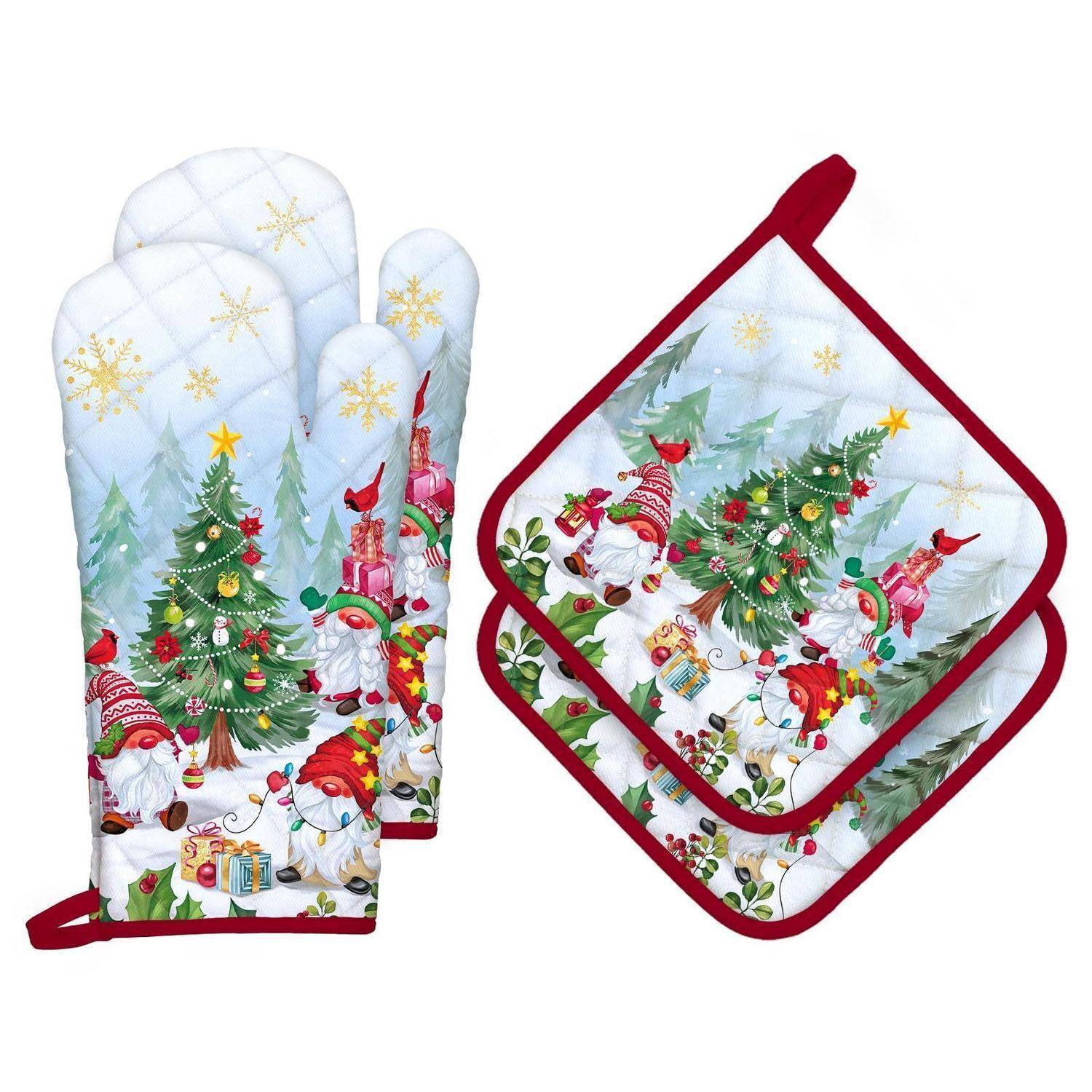 Weihnachts-Ofenhandschuh- und Topflappensatz mit Zwergen, Geschenken und dekorierten Bäumen auf schneeweiß gemustertem Hintergrund, mit roter Einfassung.