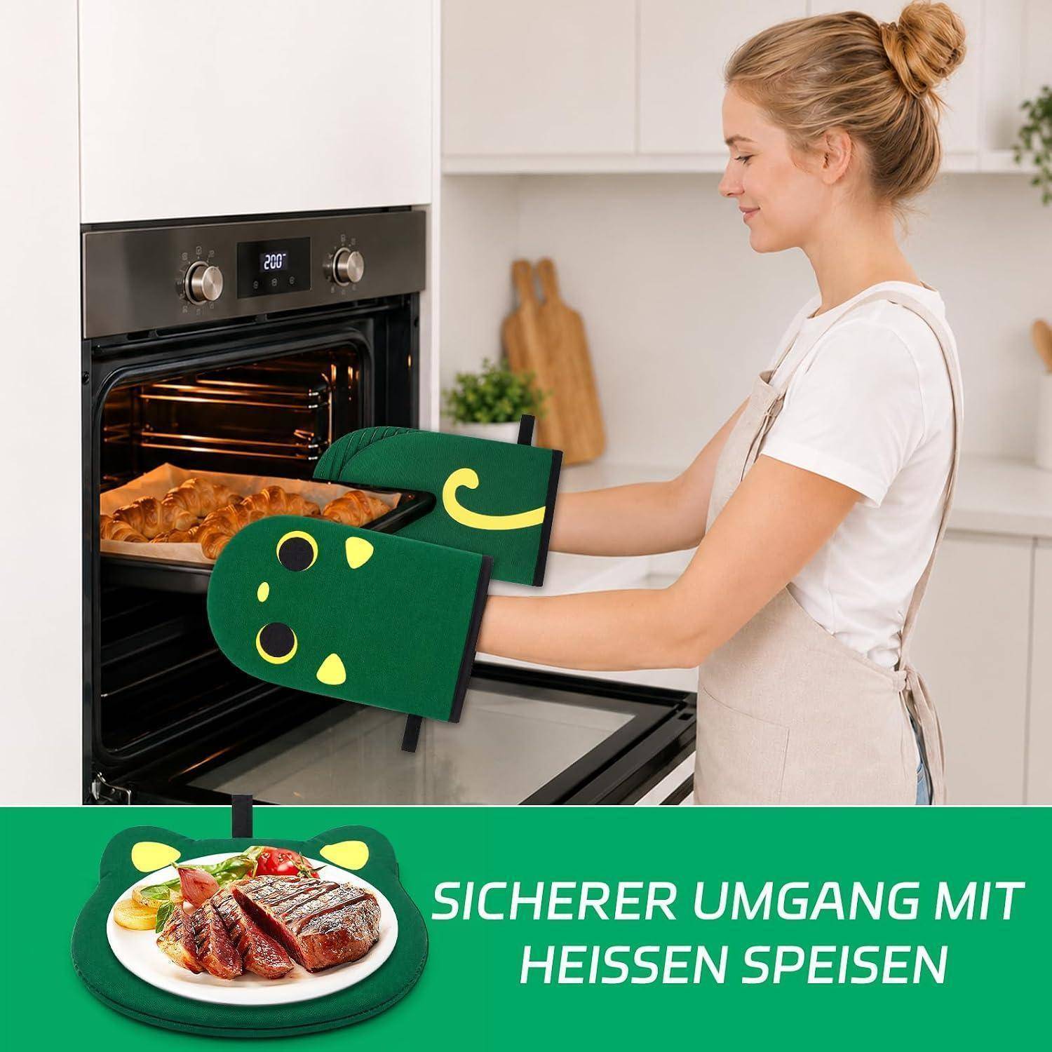 Eine Frau mit Ofenhandschuhen entnimmt ein Tablett mit heißen Speisen aus einem Ofen; ein Bannertextliest sich „SICHERER UMGANG MIT HEISSEN SPEISEN