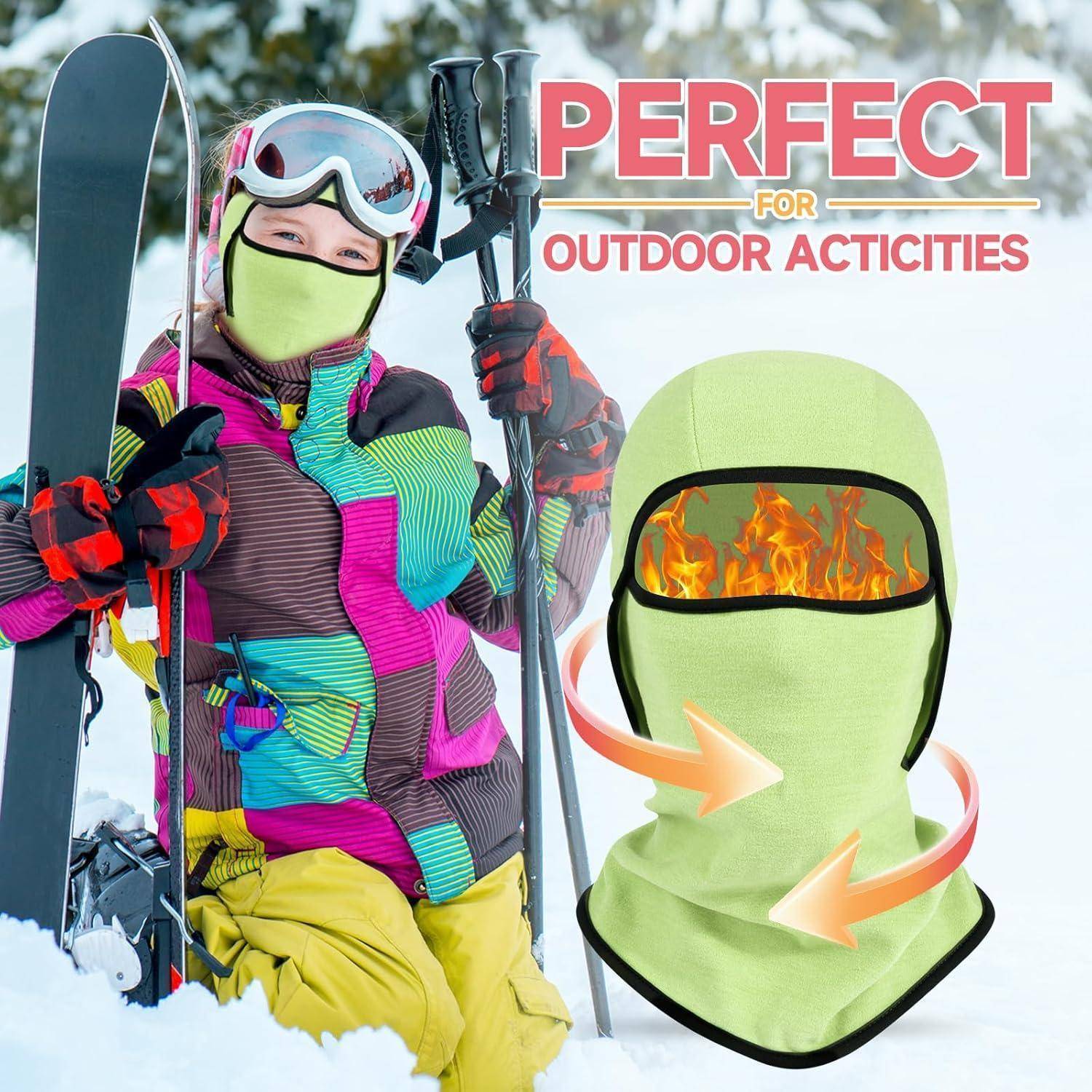 Die Anzeige zeigt einen Skifahrer in farbenfroher Winterkleidung, der Skier neben einer neongrünen Gesichtsmaske mit Flammen und Pfeilen hält. Der Text lautet „PERFEKT FÜR OUTDOOR-AKTIVITÄTEN".