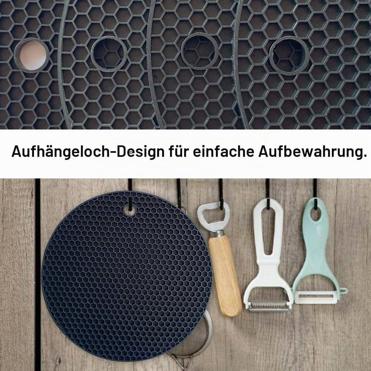Rundes dunkles Küchenwerkzeug mit Wabenstruktur-Muster und Aufhängeloch, gezeigt mit hängenden Schälern und deutschem Text 