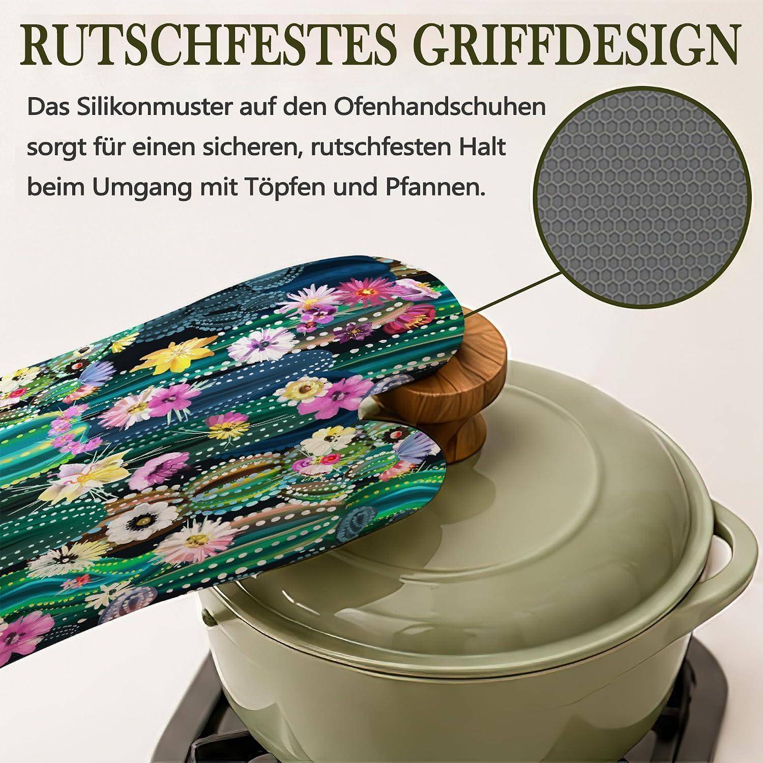 Werbebild von Blumen-Ofenhandschuhen, die eine Auflaufform mit Deckel greifen, wobei das Silikonmuster für einen sicheren, rutschfesten Halt hervorgehoben wird.