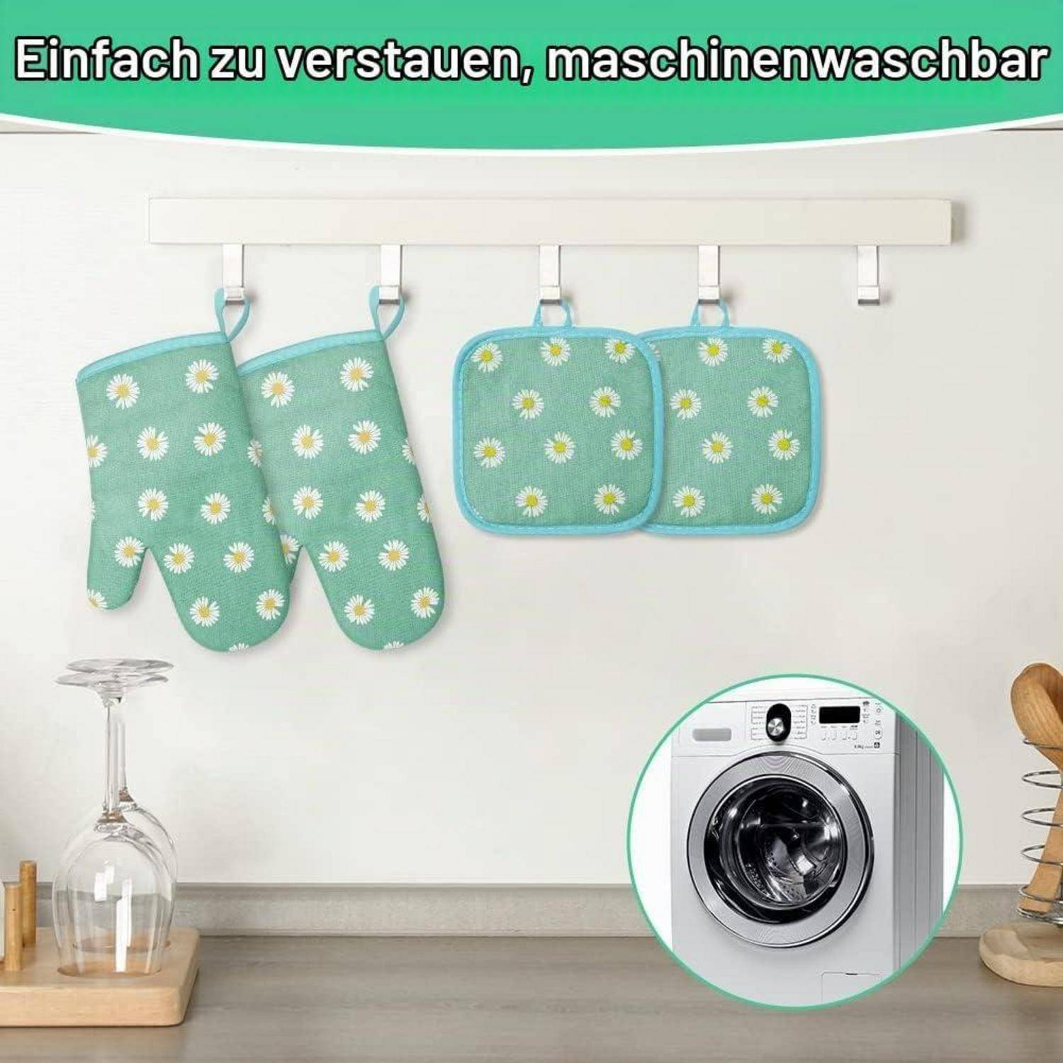 Blumenmuster-Ofenhandschuhe und Topflappen hängen an einem Wandregal; eine eingefügte Waschmaschine hebt hervor, dass sie leicht zu lagern und maschinenwaschbar sind.