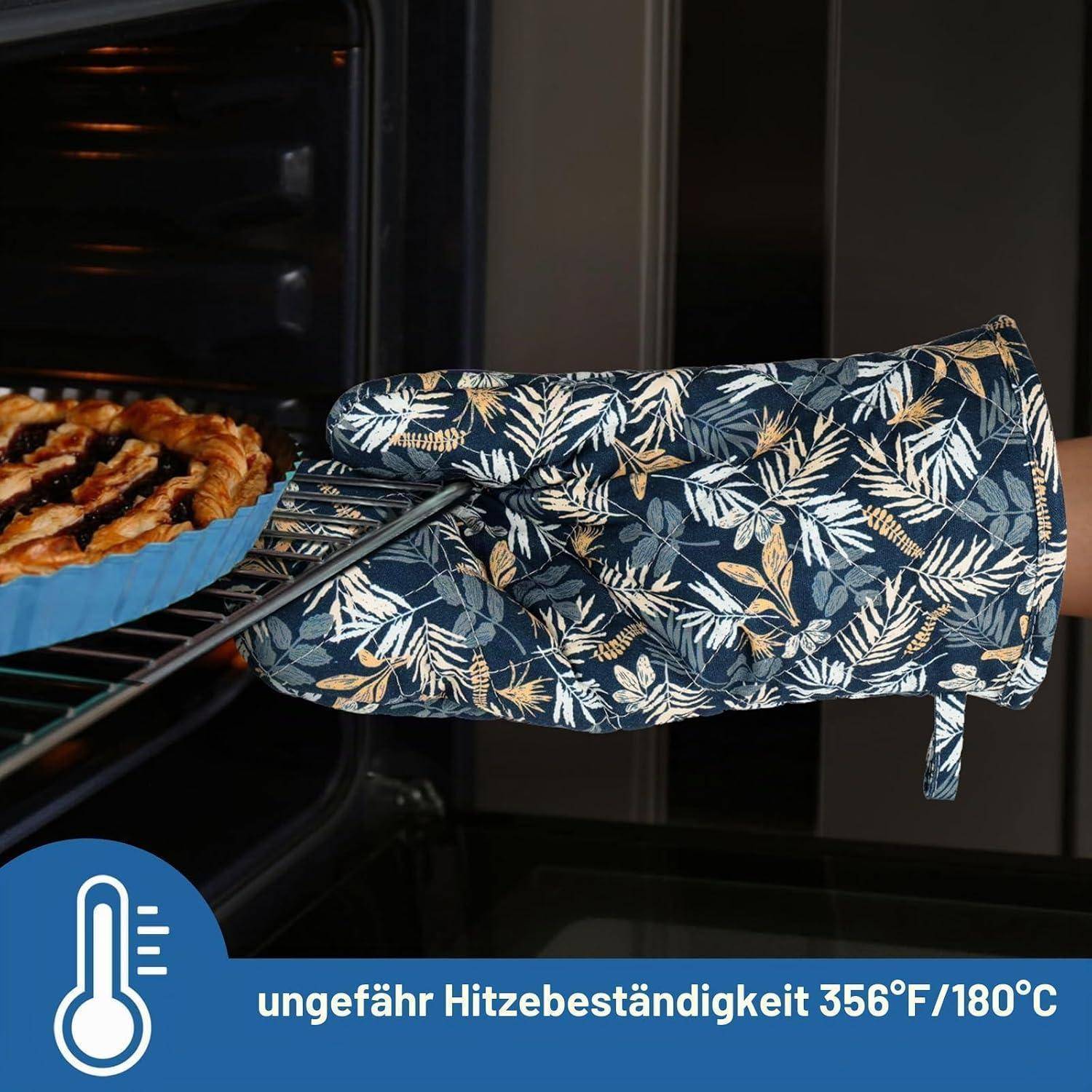 Blumiges Ofenhandschuh schützt eine Hand, die in einen Ofen greift, um einen Kuchen herauszunehmen; Text sagt „ungefähr Hitzebeständigkeit 356°F/180°C