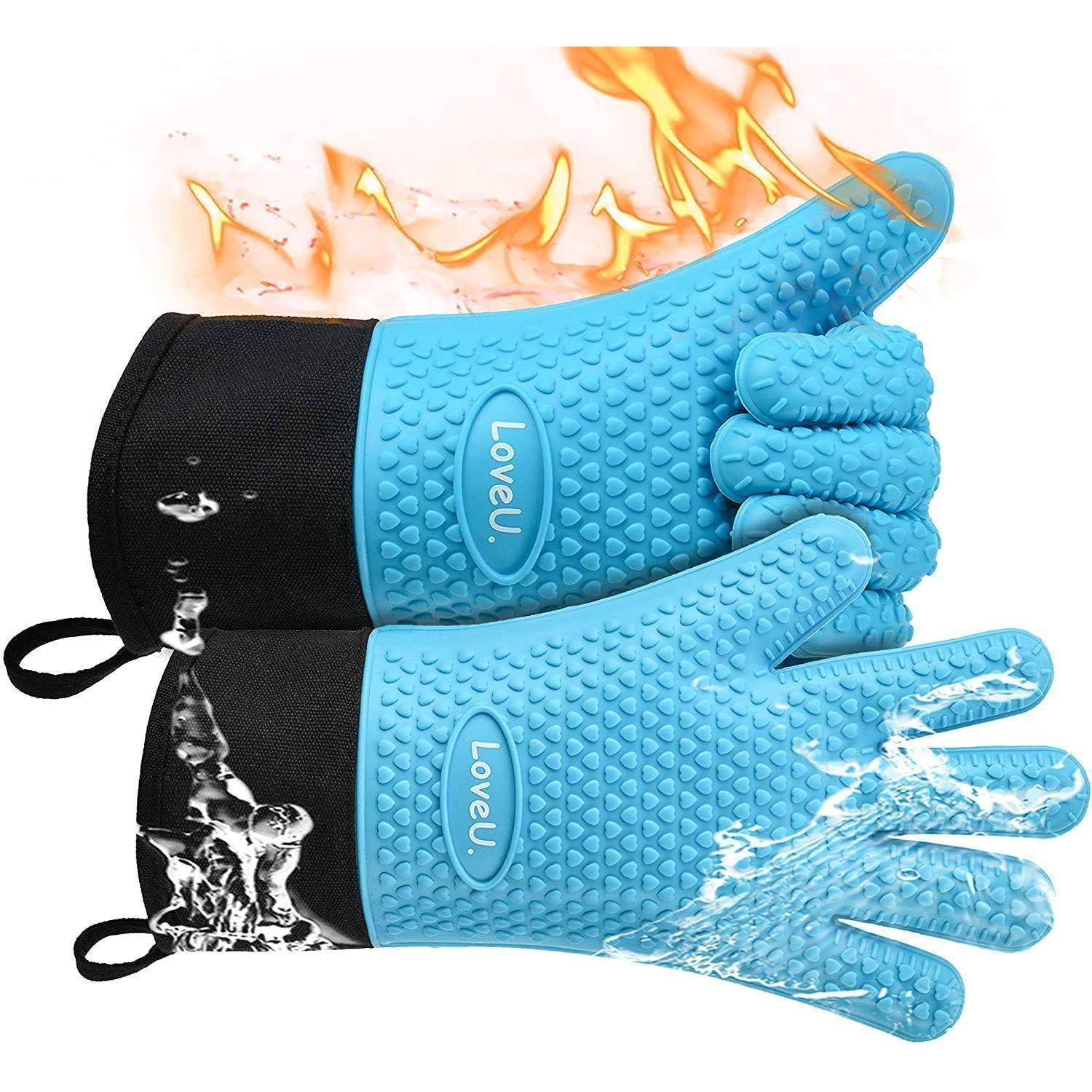 Zwei blaue Silikon-Ofenhandschuhe mit strukturiertem Griff, die Hitze-, Wasser- und Flammenbeständigkeit demonstrieren.