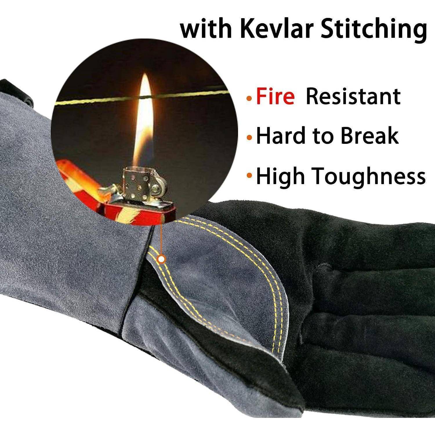 Schutzhandschuh mit Kevlar-Nähten, dargestellt mit einem Flammentest, der Feuerbeständigkeit, Langlebigkeit und hohe Zähigkeit hervorhebt.