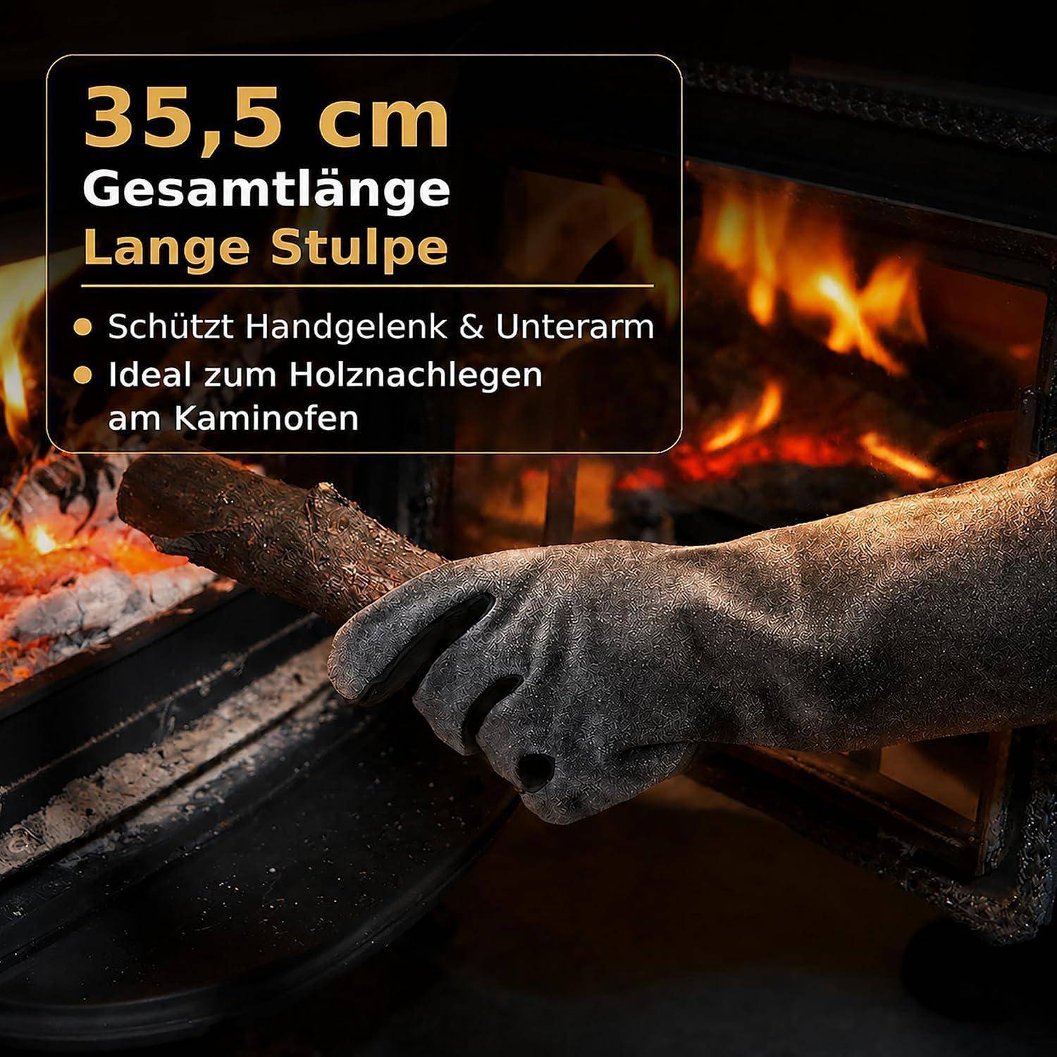 Grauer wärmefester Kaminhandschuh, der ein Holzscheit in der Nähe eines brennenden Ofens hält; der Text besagt „35,5 cm Gesamtlänge