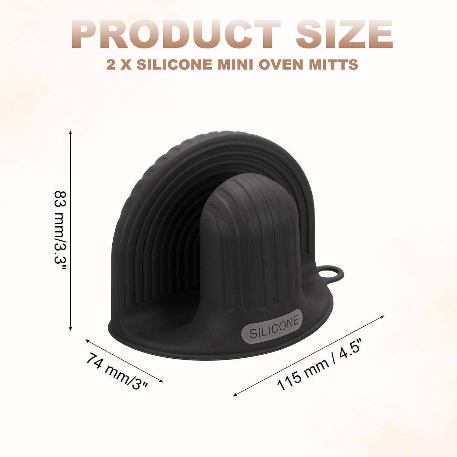 Produktgrößengrafik für 2 Silikon-Mini-Ofenhandschuhe, zeigt einen schwarzen Handschuh mit Abmessungen von 83 mm Höhe, 74 mm Breite und 115 mm Länge.