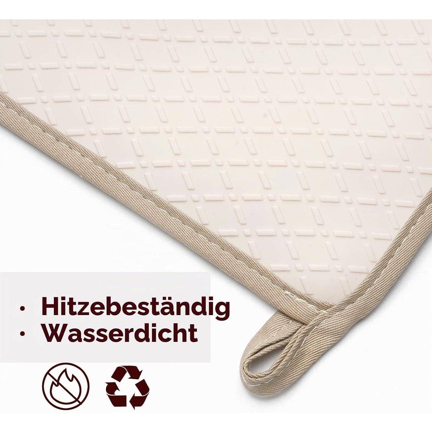 Nahaufnahme einer beigen gesteppten Matte oder Abdeckung mit verstärkter Kante; deutscher Text sagt 