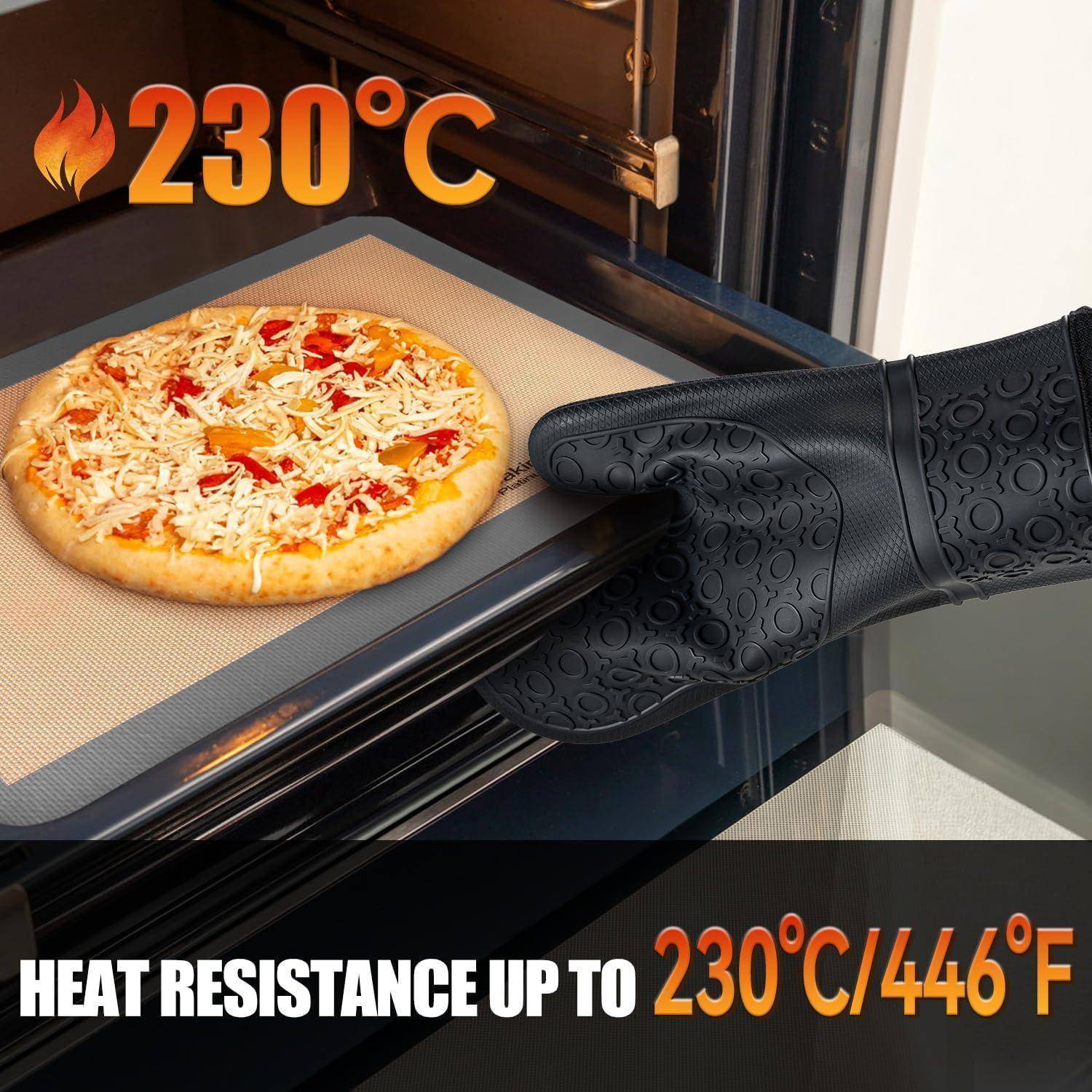 Ofenhandschuh hält ein Pizzablech im Ofen; der Text hebt die Hitzebeständigkeit bis 230°C/446°F hervor.