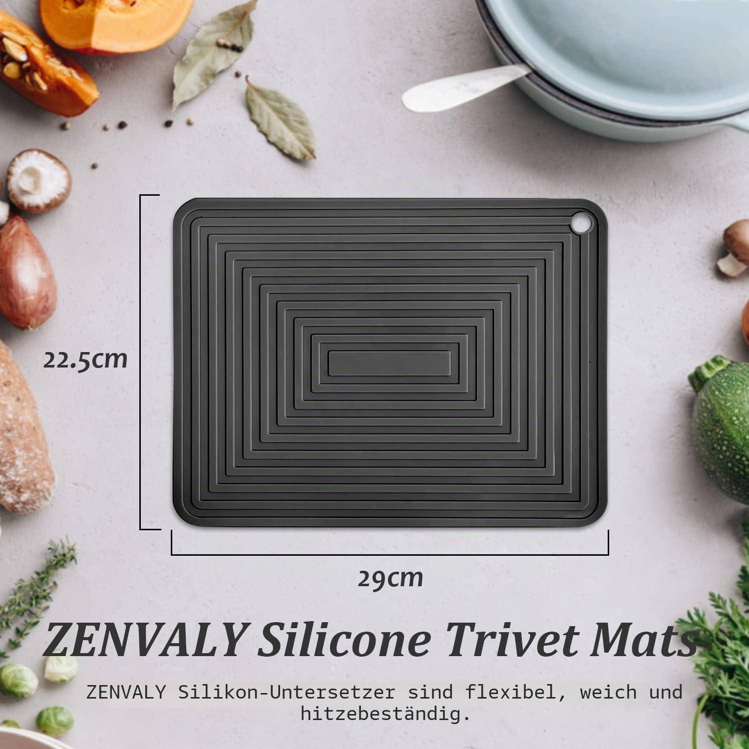 Produktbild einer schwarzen rechteckigen ZENVY Silikon-Topfuntersetzer-Matte, gekennzeichnet mit 29 cm x 22,5 cm, mit Text, der anmerkt, dass sie flexibel, weich und hitzebeständig ist.