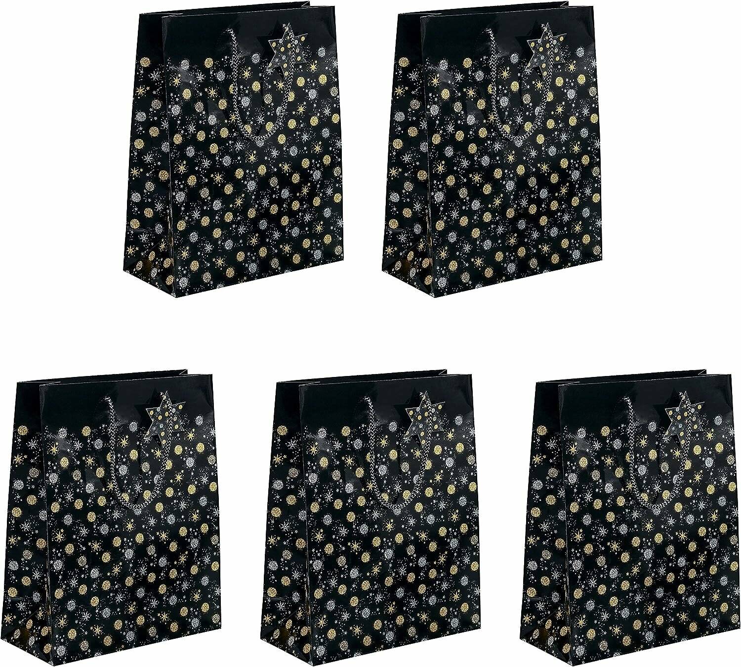Fünf schwarze Geschenktüten mit einem Gold- und Silber-Stern- und Glitzermuster, angeordnet auf weißem Hintergrund.