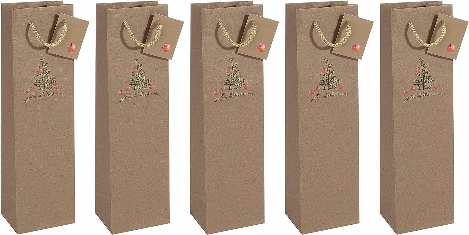 Fünf hohe braune Geschenktüten mit Seilhenkeln und kleinen Weihnachtsbaumumustern, in einer Reihe auf weißem Hintergrund angeordnet.
