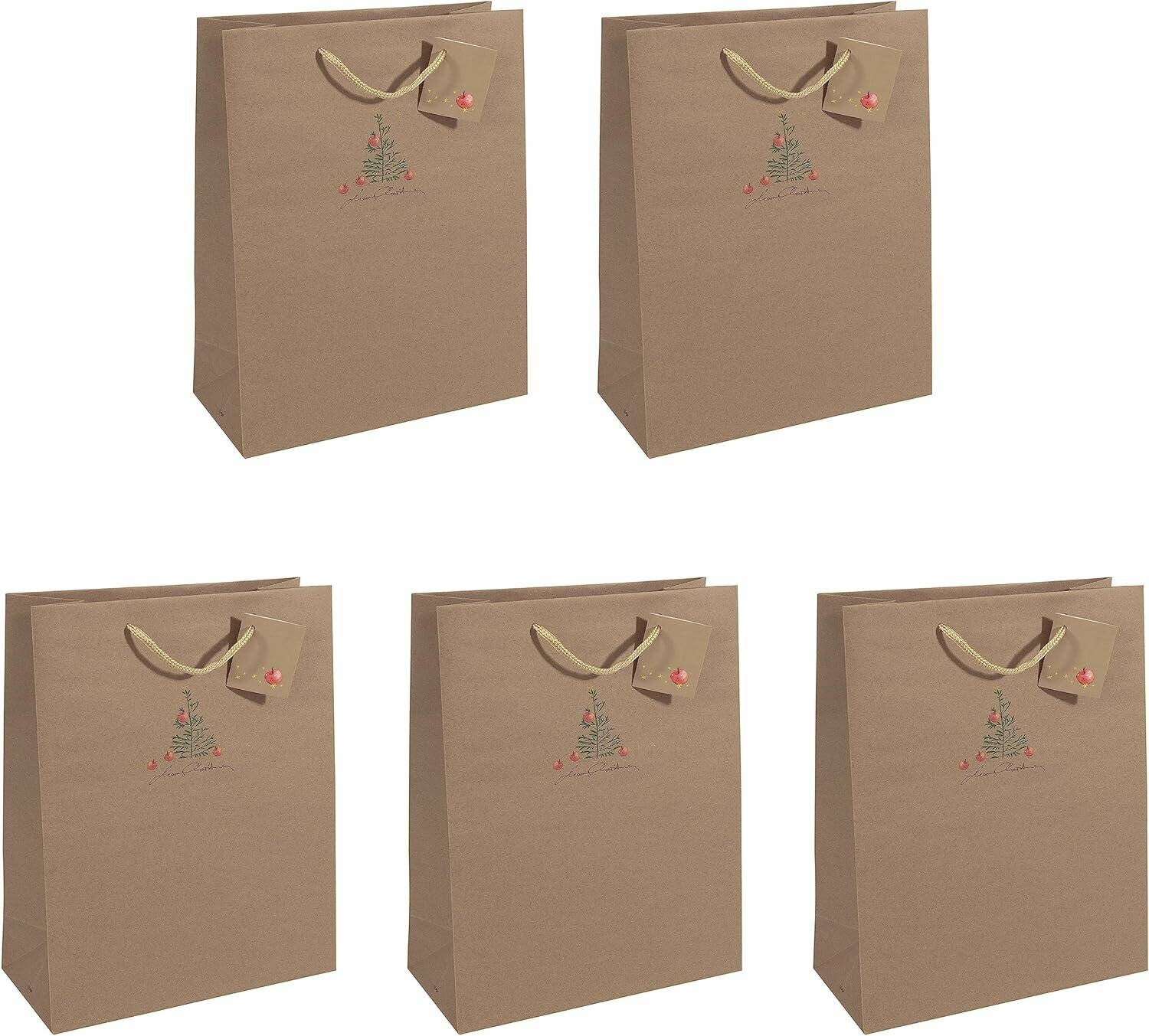 Fünf braune Papiergiftbags mit Seilgriffen und einem kleinen Weihnachtsbaumdruck, gezeigt auf weißem Hintergrund.