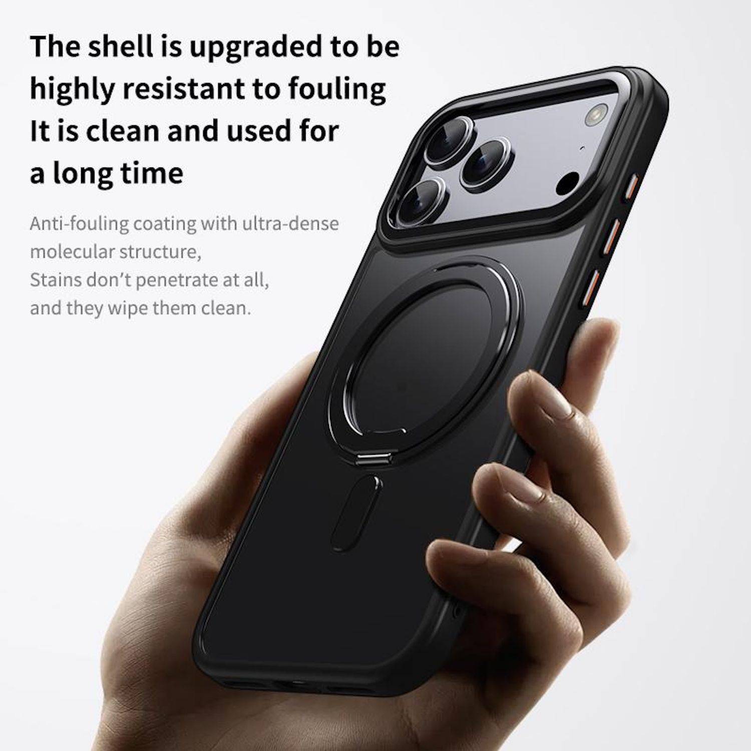 Hand hält eine schwarze Smartphone-Hülle mit MagSafe-Ring; der Text besagt, dass sie highly fleckenabweisend, leicht zu reinigen und langlebig ist.