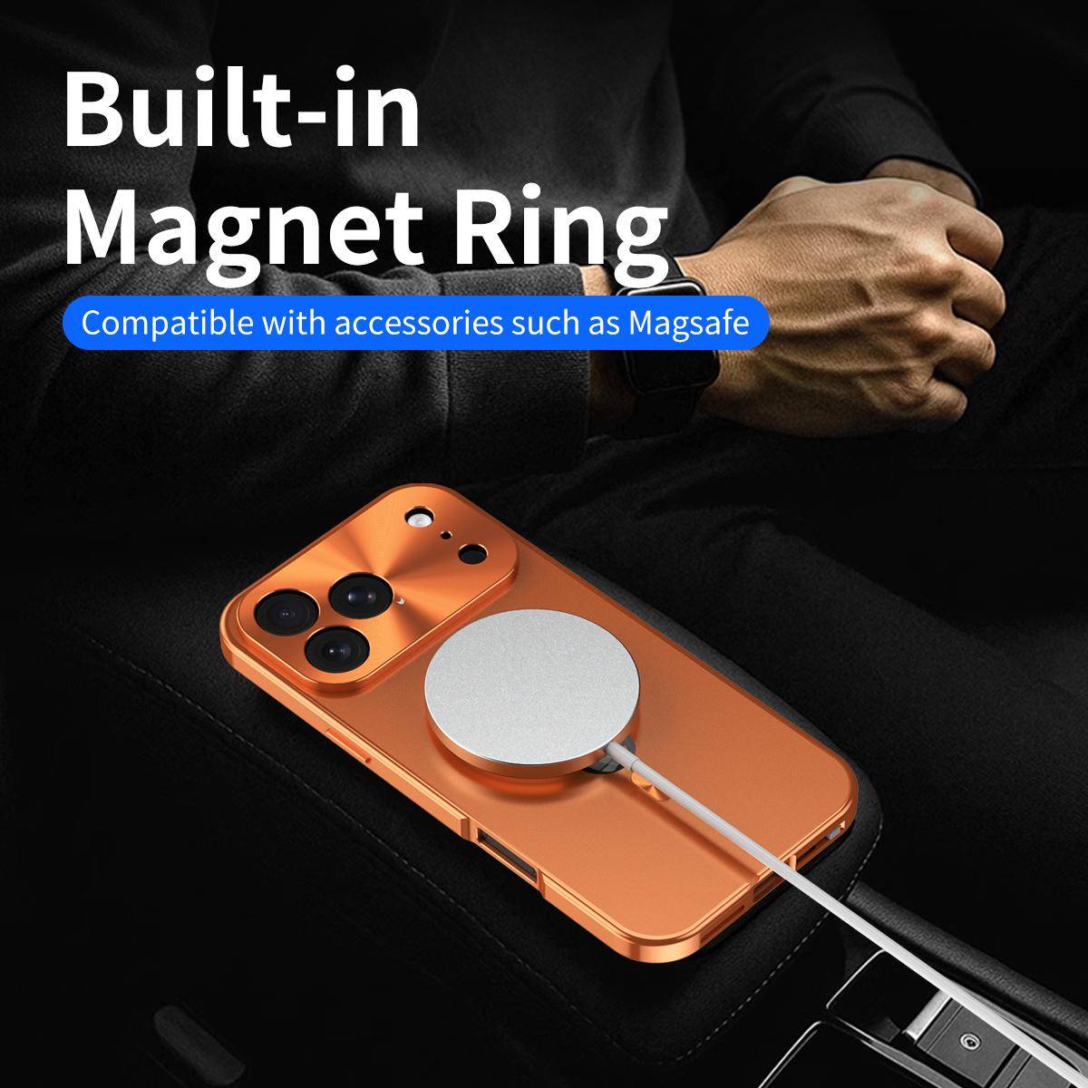Orange-farbige Handyhülle mit integriertem Magnetring, gekennzeichnet als kompatibel mit MagSafe-Zubehör, dargestellt mit angebrachtem Ladegerät.