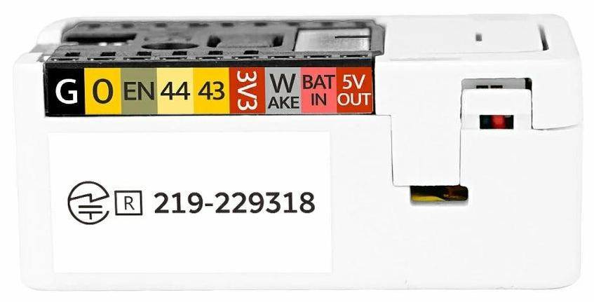 Weißes elektronisches Gerät mit gekennzeichnetem Terminalblock, der G, O, EN, 44, 43, 3V3, WAKE, BAT IN und 5V OUT zeigt.
