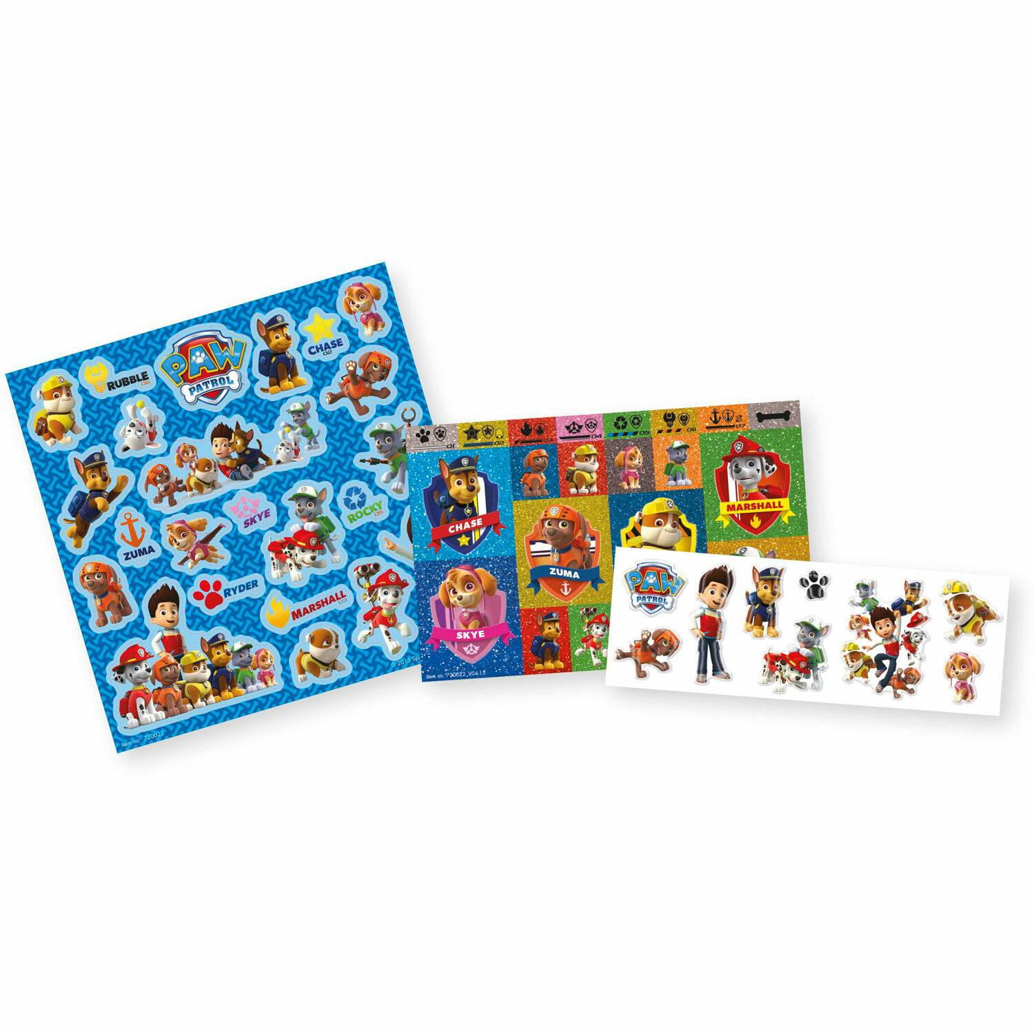 Drei Paw Patrol Aufkleberbogen mit Charakteraufklebern einschließlich Chase, Marshall, Skye und Ryder auf blauen, mehrfarbigen und weißen Hintergründen.