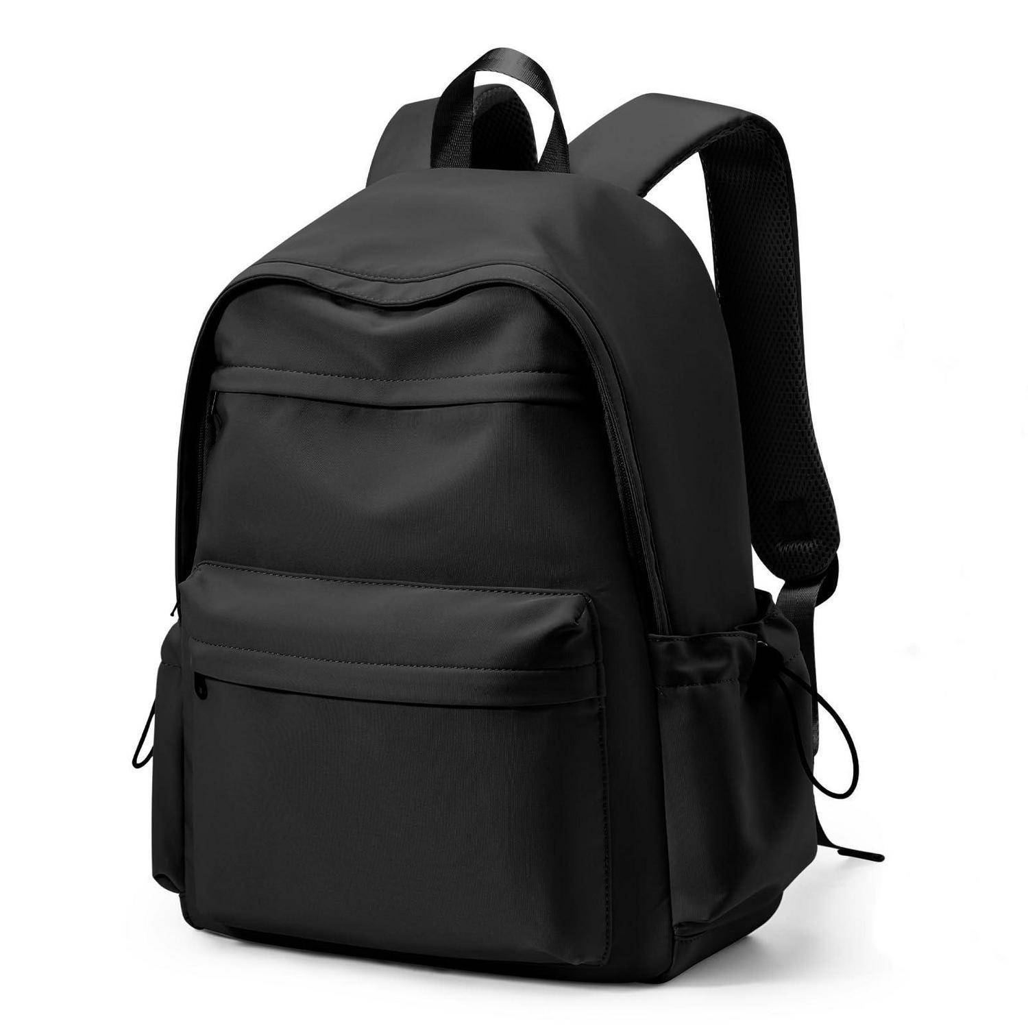 Schwarzer Rucksack mit vorderer Reißverschlusstasche, Tragegriff oben und verstellbaren Schultergurten auf weißem Hintergrund.