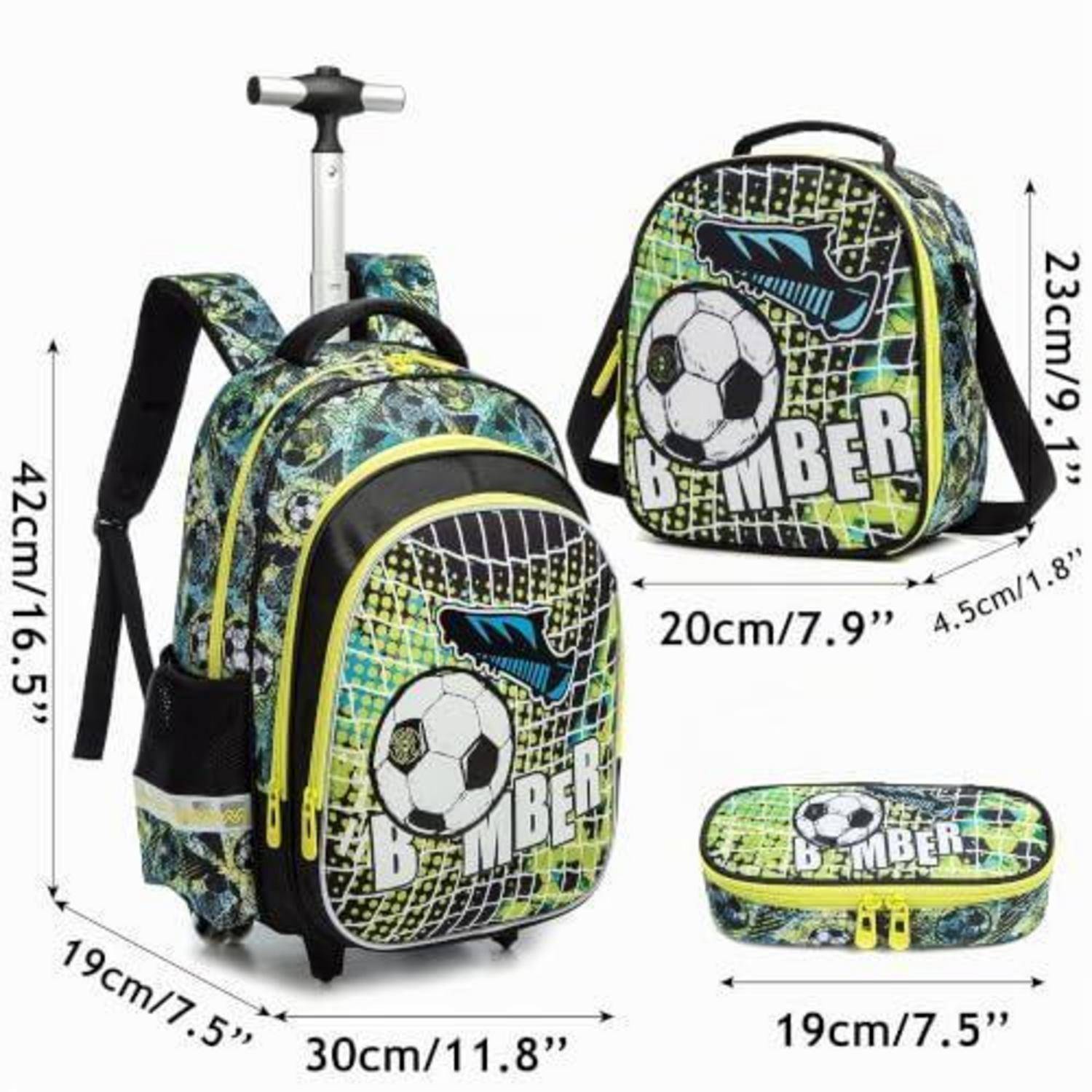 Produktbild eines Kinderrucksack-Sets: ein Rucksack mit Rollen, eine passende Lunchbox und ein Federmäppchen mit Fußball-Design „BOMBER
