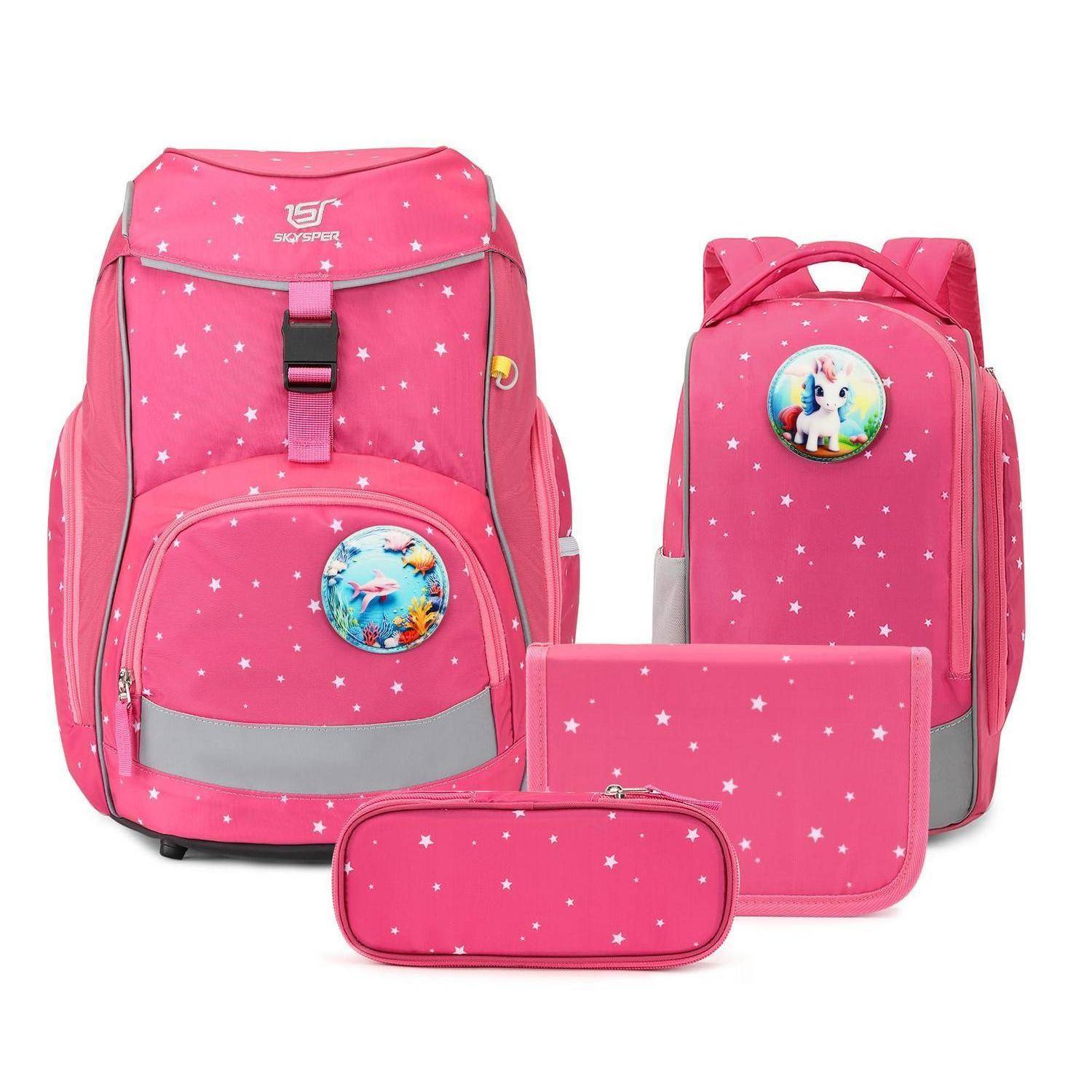 Rosa Schulrucksack-Set mit vier Teilen: großer Rucksack, kleinerer Rucksack, Lunchbox und Federmäppchen, alle mit Sternmuster und Cartoon-Abzeichen.
