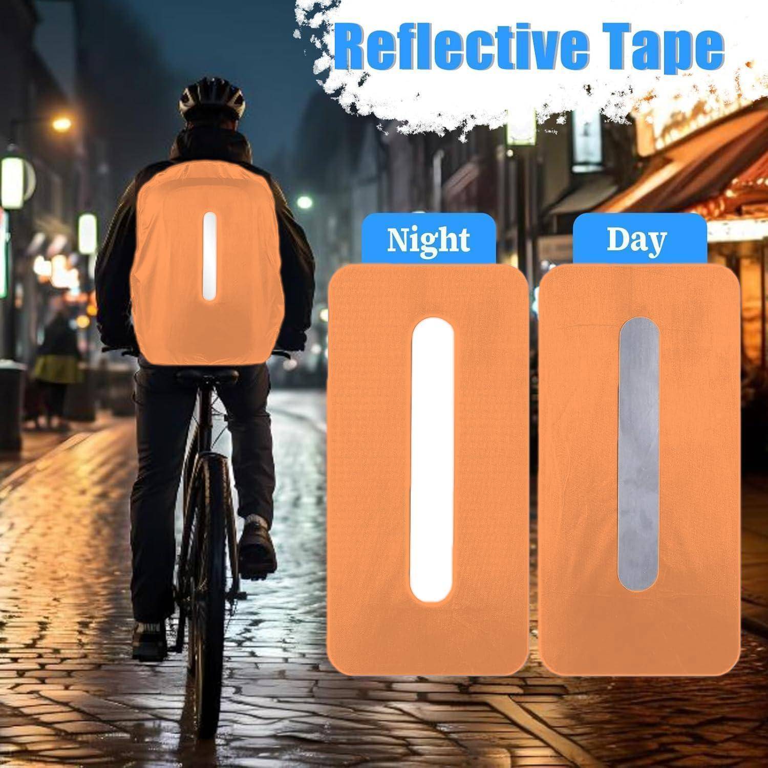 Radfahrer nachts mit orangefarbenem reflektierendem Rucksackpanel, mit nebeneinander angeordneten Produktansichten mit den Bezeichnungen „Nacht" und „Tag"", die zeigen, wie der reflektierende Streifen in der Dunkelheit sichtbar und am Tageslicht matt ist.
