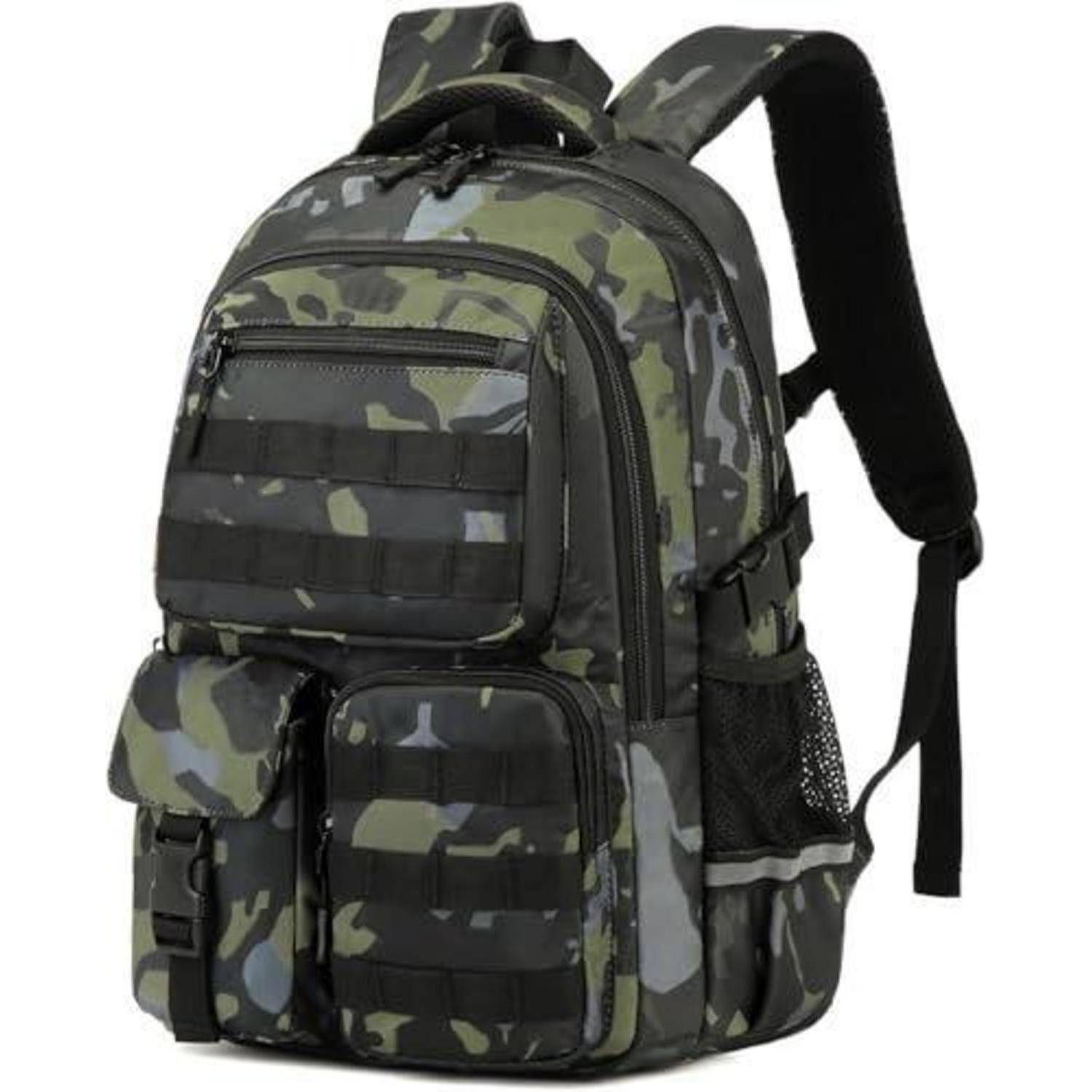 Taktischer Rucksack mit Tarnmuster, mehreren verschlossenen vorderen Taschen mit Reißverschluss, seitlichem Netzhalter und gepolsterten Schultergurten.
