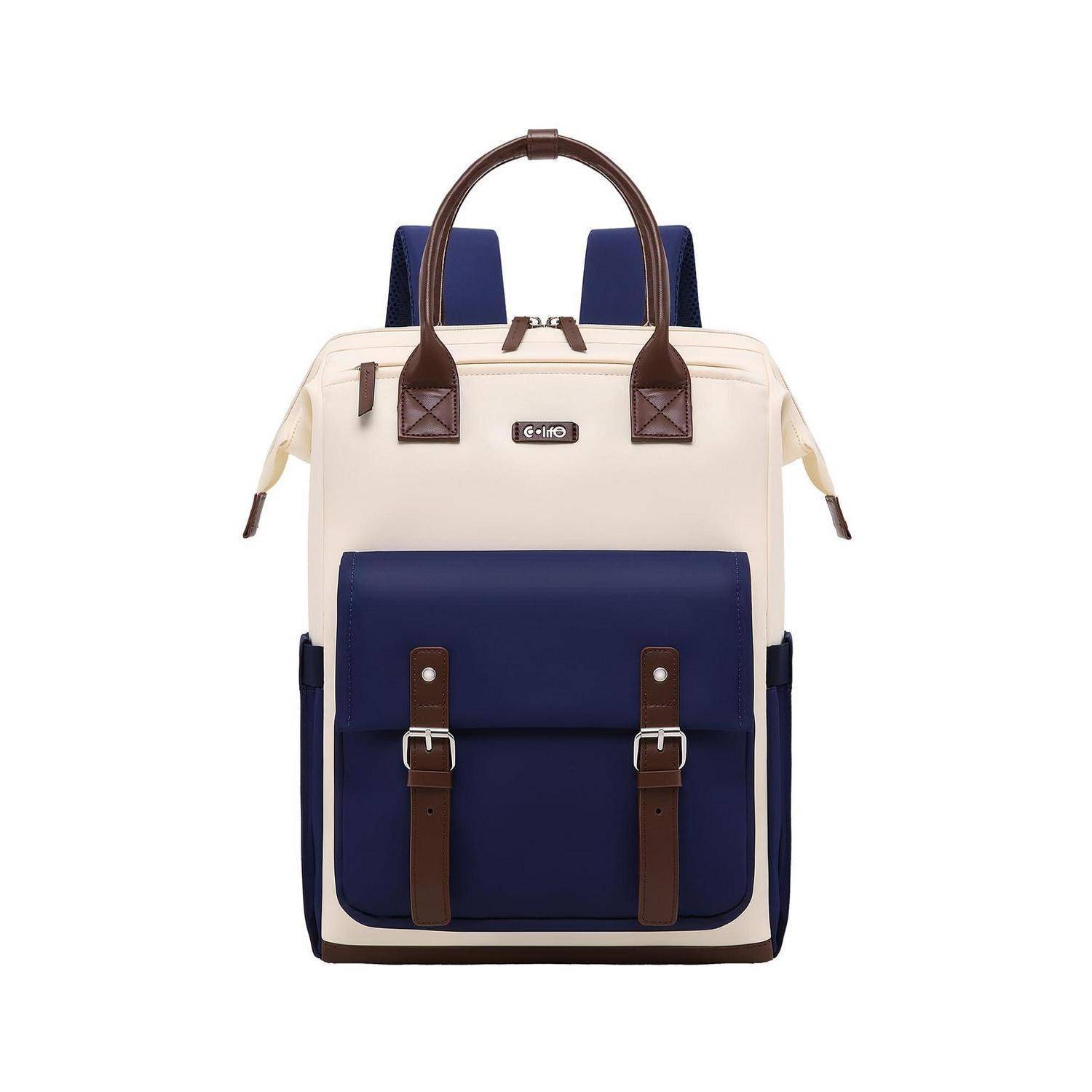 Zweifarbiger Rucksack mit creme- und marineblauen Paneelen, braunen Griffen und Riemen, vordere Klapptasche, auf weißem Hintergrund dargestellt.
