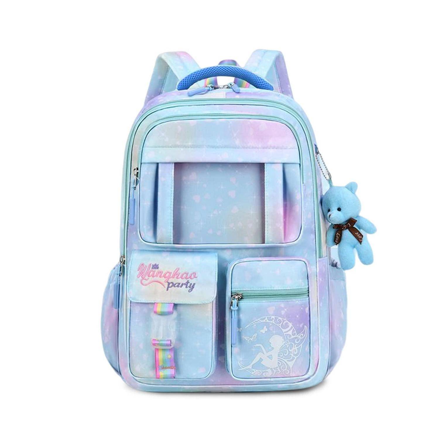 Pastellblauer und rosafarbener Rucksack mit mehreren vorderen Taschen, Regenbogen-Akzenten und einem kleinen blauen Teddybär-Anhänger an der Seite.