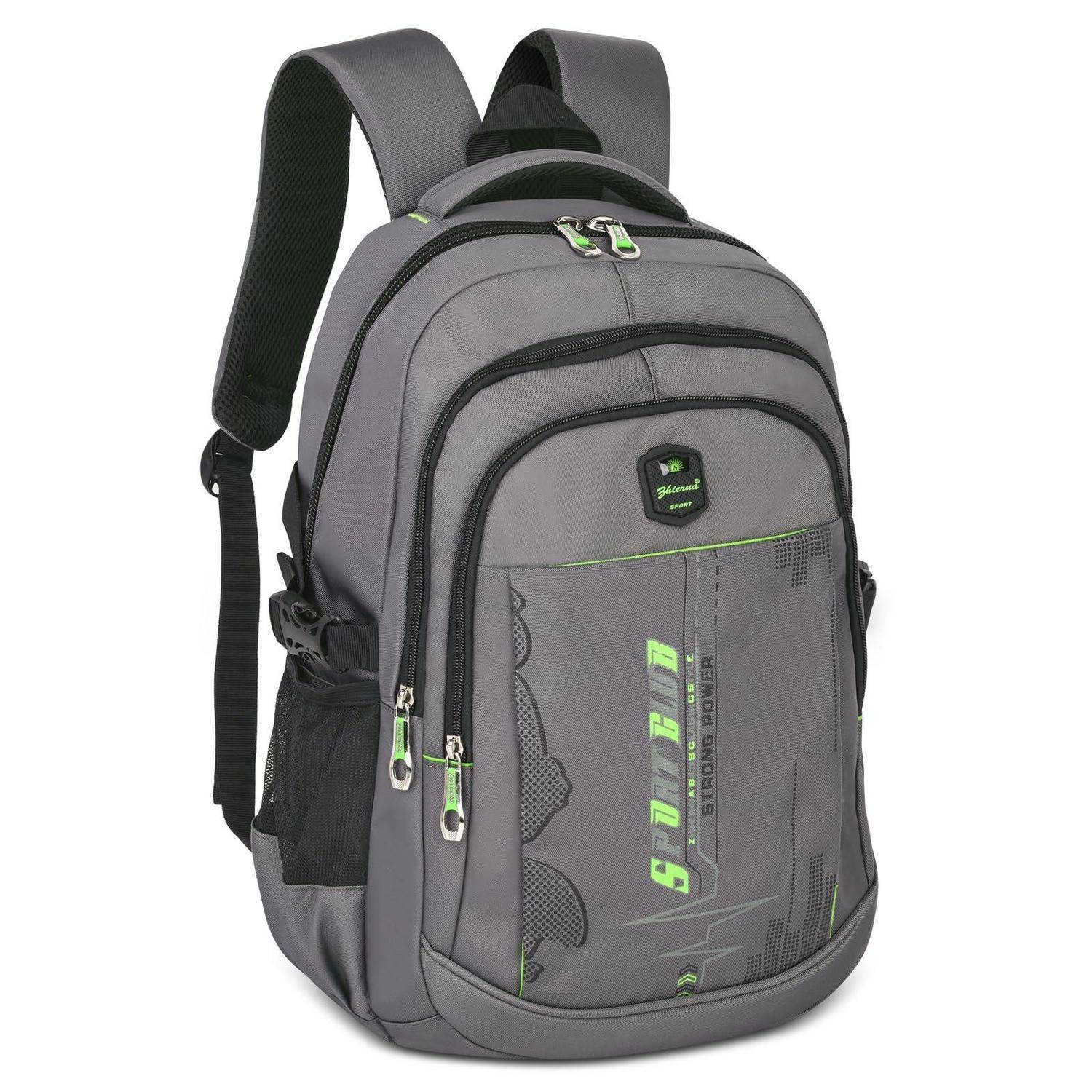 Grauer und schwarzer Rucksack mit grünen Akzenten, vorderen Reißverschlusstaschen, seitlicher Netztasche und gepolsterten Schultergurten auf weißem Hintergrund.