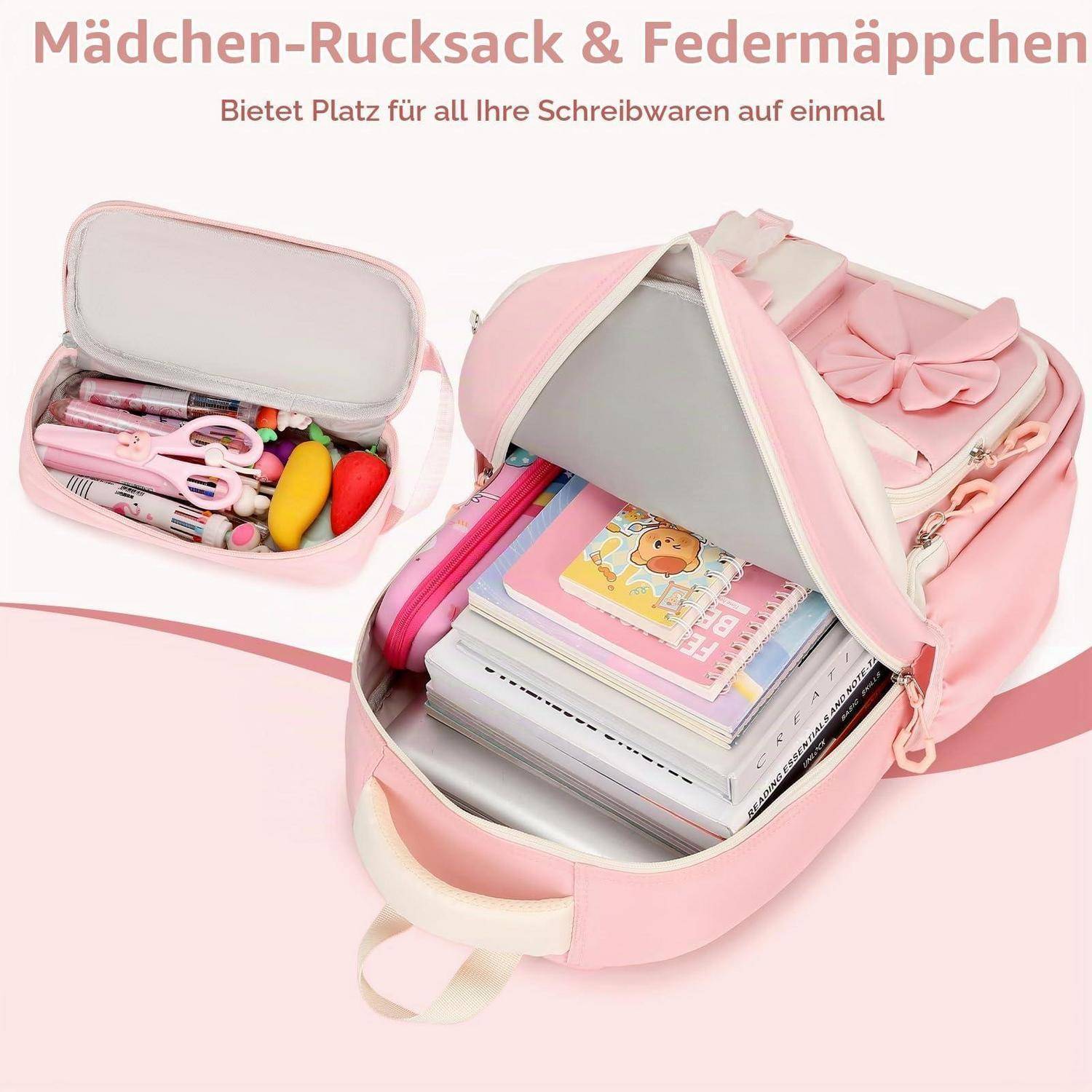 Rosa Mädchen-Rucksack und passende Federmappe geöffnet, um den Stauraum für Schreibwaren zu zeigen; deutscher Text besagt, dass er Platz für alle Schreibutensilien auf einmal bietet.