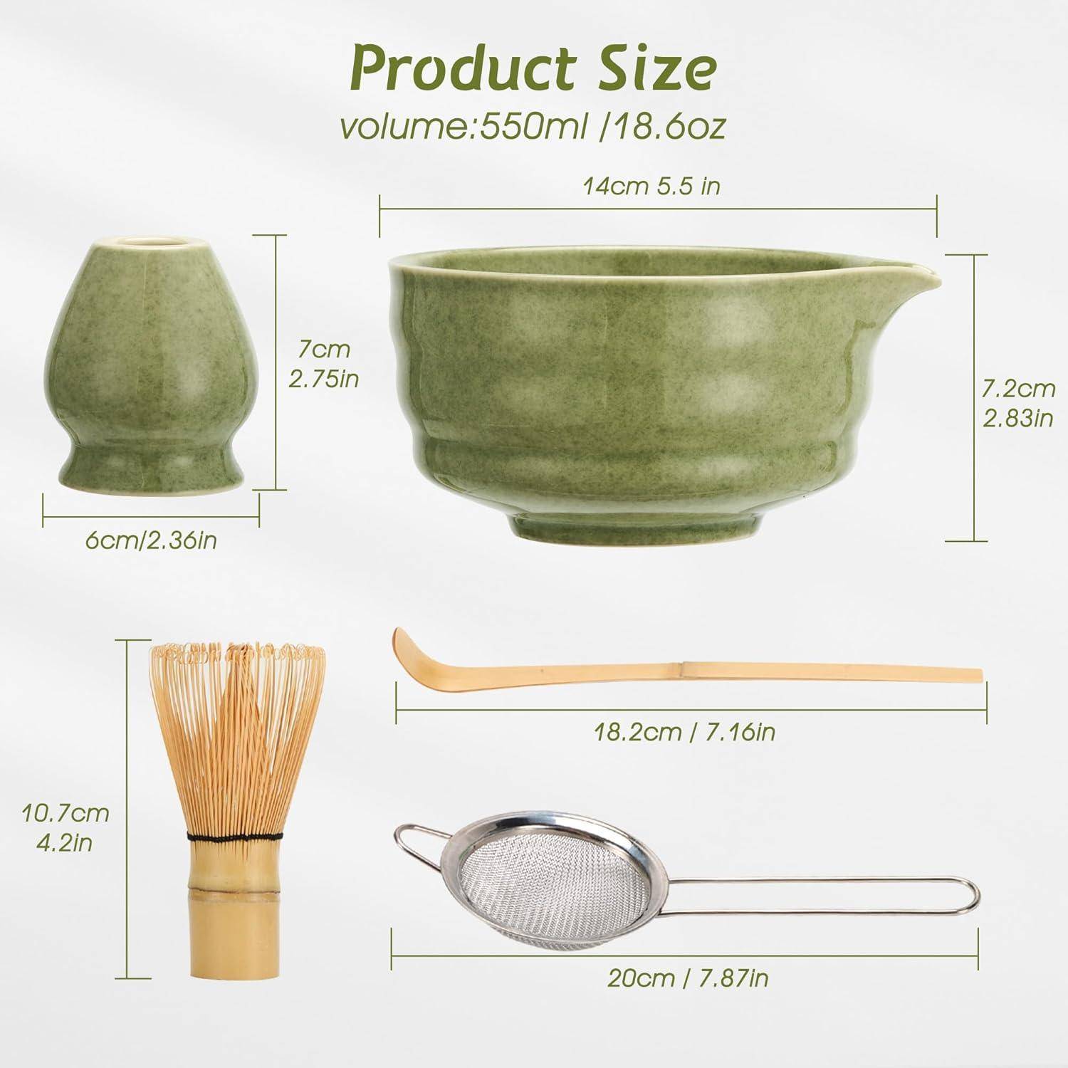 Produktgrößendiagramm für ein Teeservice: grüne Schale 14cm breit, 7,2cm hoch; Tasse 6cm breit, 7cm hoch; Teebesen 10,7cm hoch; Löffel 18,2cm lang; Sieb 20cm lang.