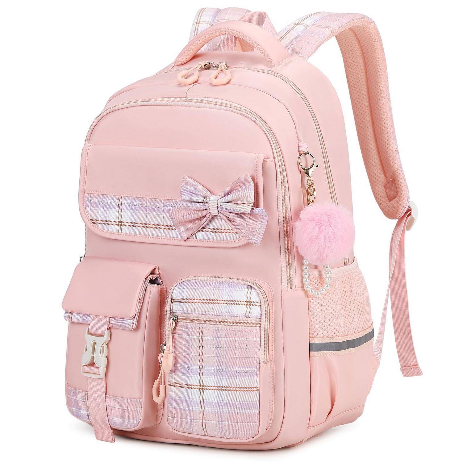 Rosafarbener Rucksack mit Karomuster-Paneelen, Schleife-Detail, vorderen Taschen und seitlichem Mesh-Flaschenhalter, gezeigt auf weißem Hintergrund.