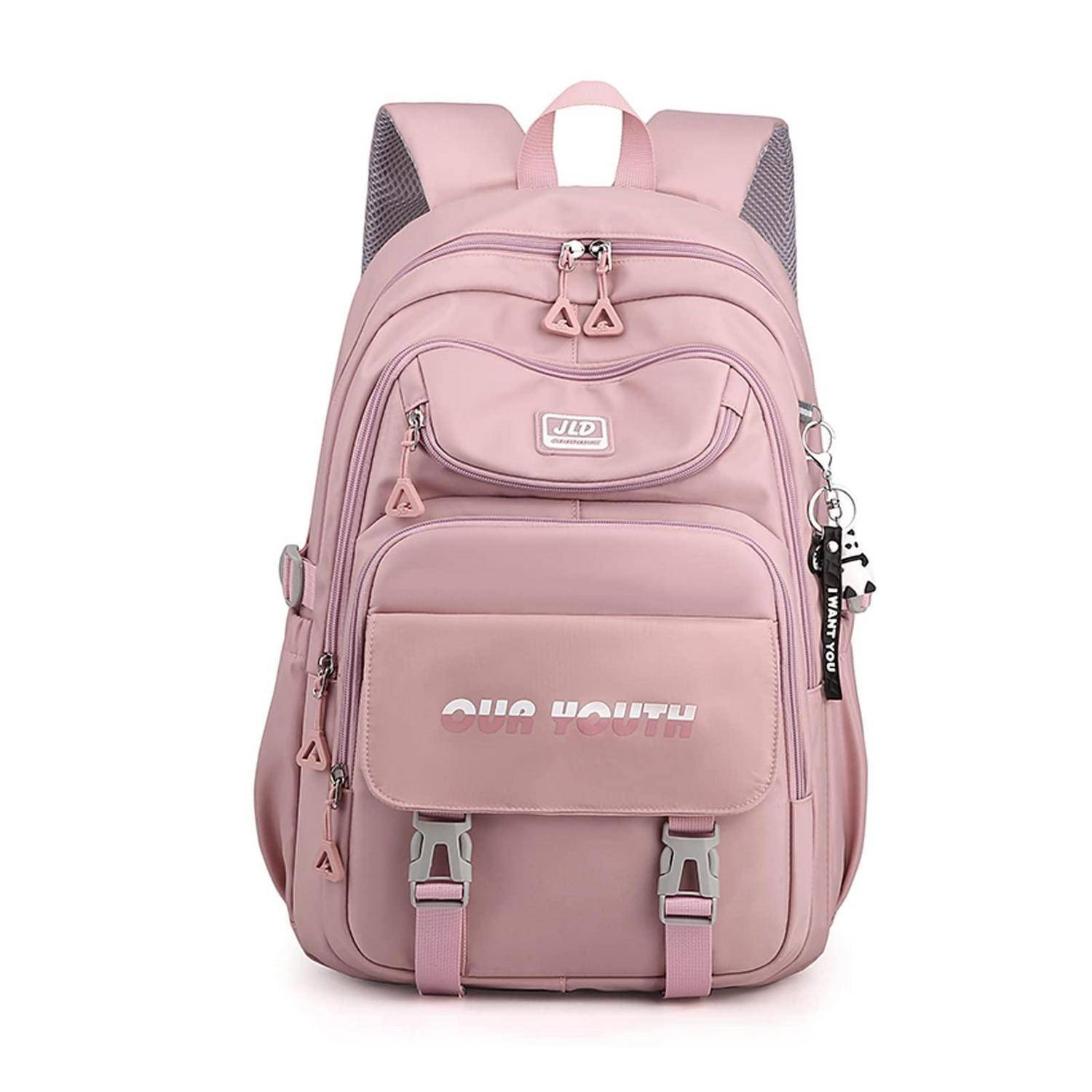 Rosa Rucksack mit mehreren Reißverschlusstaschen, vorderen Schnallen und seitlichem Schlüsselanhänger, auf weißem Hintergrund gezeigt.
