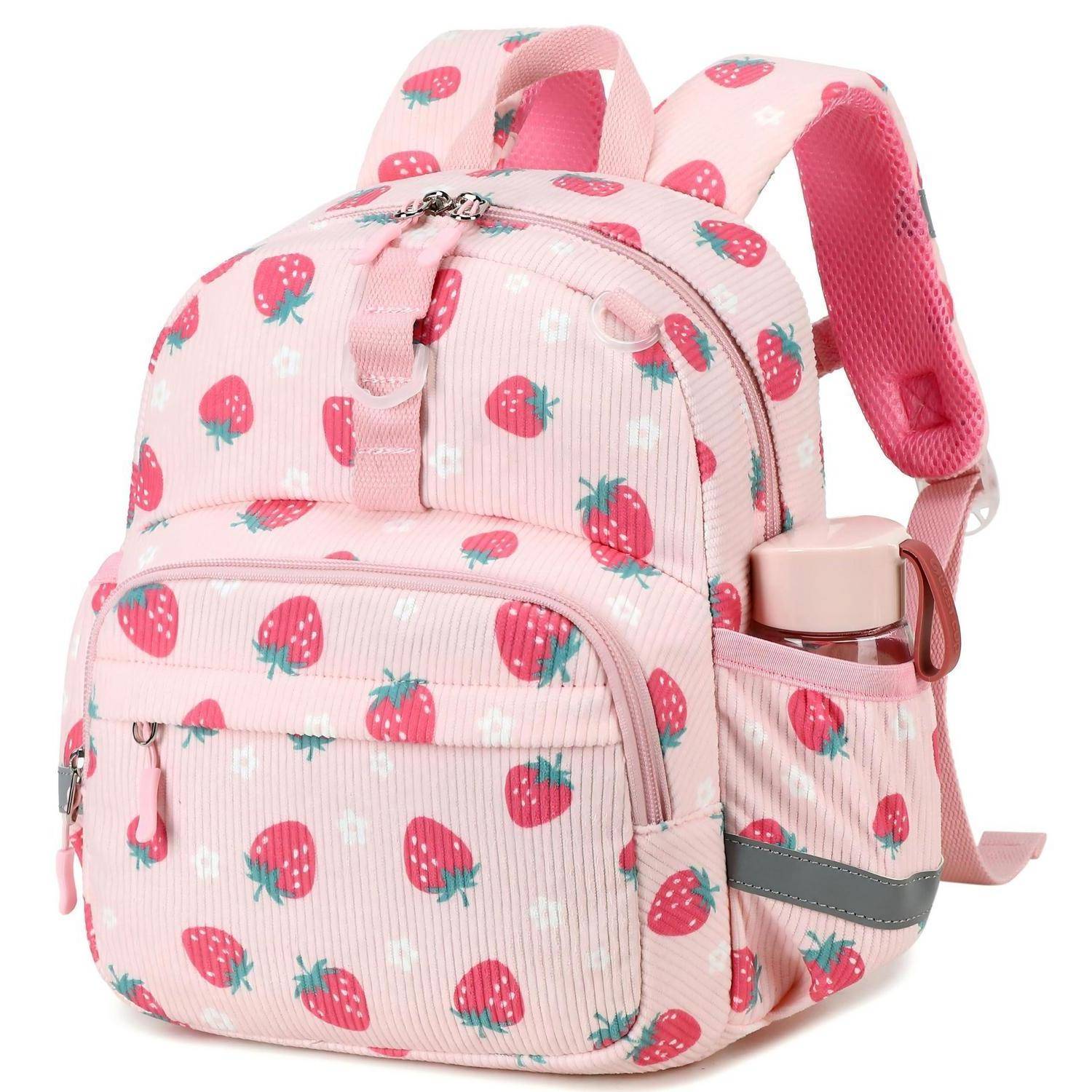 Rosa Kinderrucksack mit Erdbeermuster, Frontreißverschlusstasche, seitlicher Flaschenhalter und gepolsterten Schultergurten auf weißem Hintergrund.