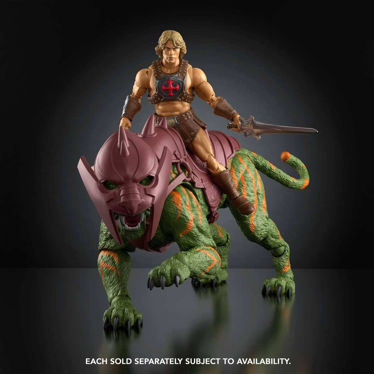 Actionfigur eines blonden Kriegers auf einem grünen tigerähnlichen Untier reitend, mit violetter Rüstung, in Pose gegen einen dunklen Hintergrund.