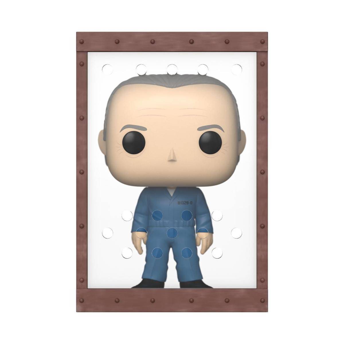 Eine Funko Pop-artige Vinyl-Figur eines Mannes in einem blauen Anzug, ausgestellt in einem braunen Rahmen mit Nieten.
