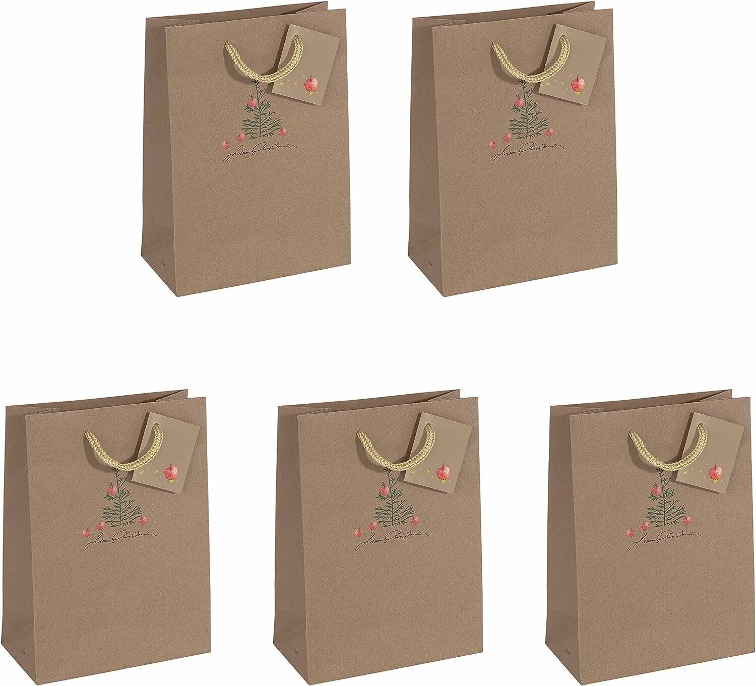 Fünf braune Kraftpapiertüten mit goldenen Seilgriffen und kleinen Umschlaganhängern, angeordnet auf weißem Hintergrund.