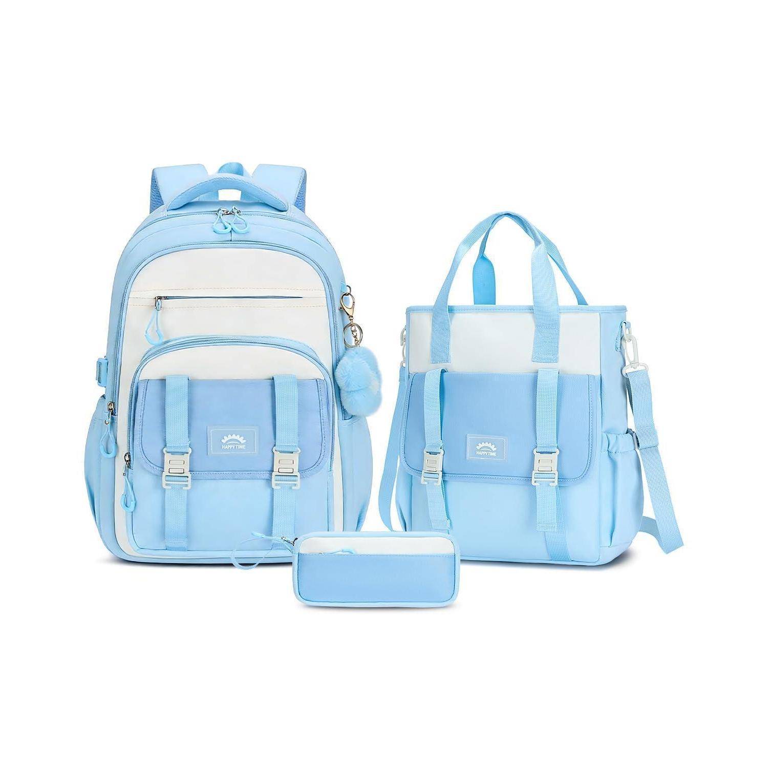 Hellblauer Rucksack, Tragetasche und passende Federtasche im Set mit mehreren Reißverschlusstaschen und verschnallten vorderen Fächern auf weißem Hintergrund.