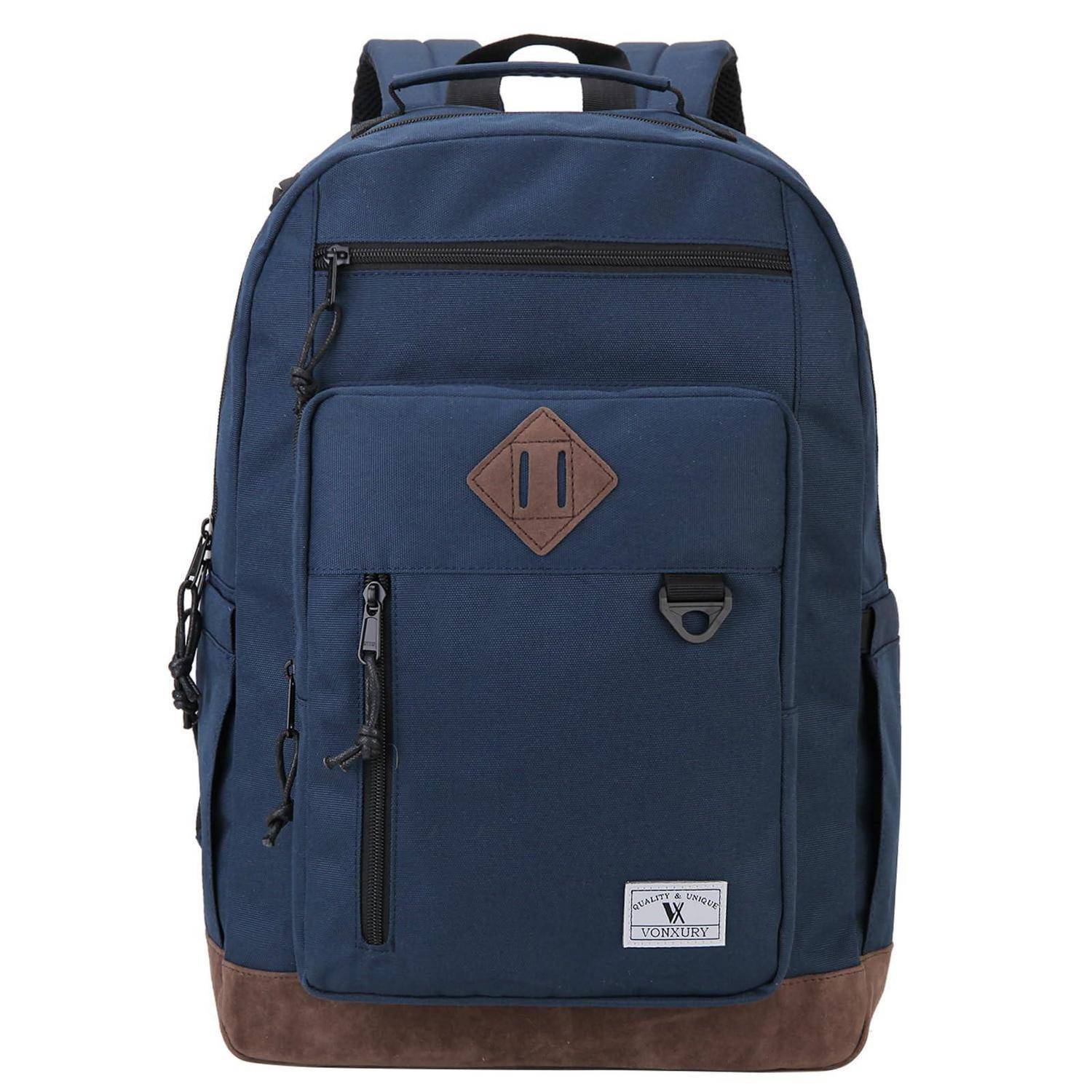 Marineblauer Rucksack mit braunem Saum am Boden, vorderen Reißverschlusstaschen, Griffgriff oben und Schultergurten auf weißem Hintergrund.